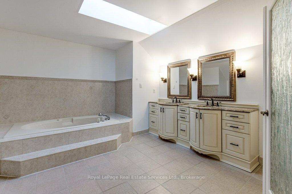 Photo 26 of 22 Daffodil Crescent, Hamilton, Iroquoia Heights — HOMEH