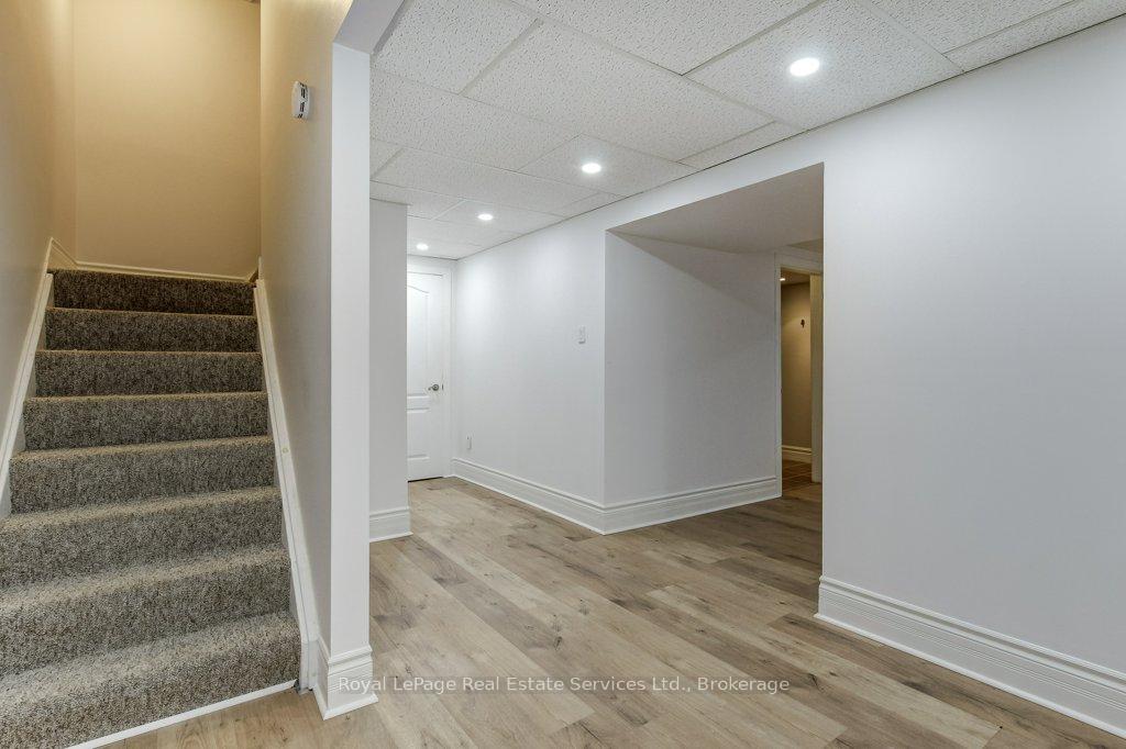Photo 33 of 22 Daffodil Crescent, Hamilton, Iroquoia Heights — HOMEH