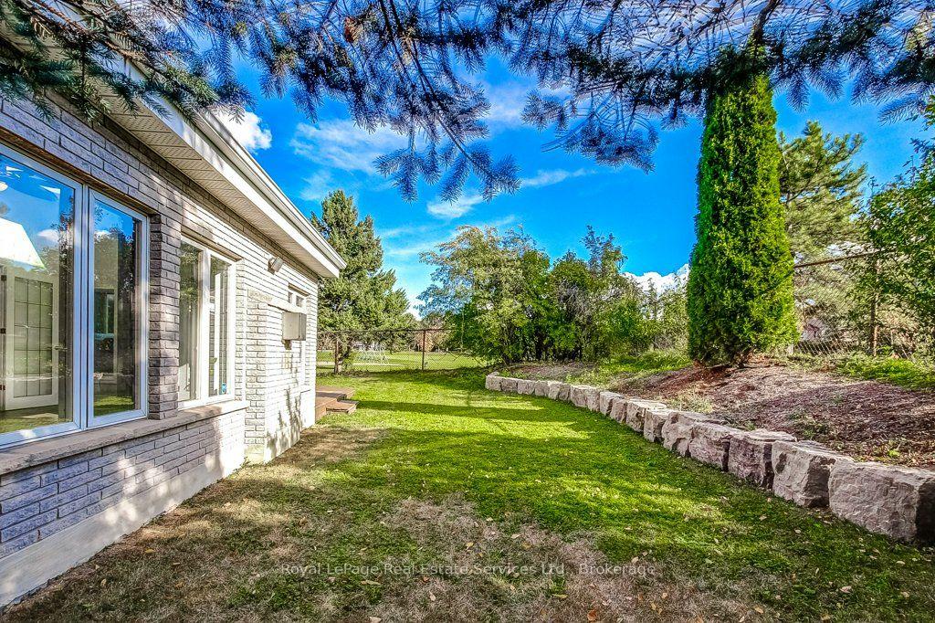 Photo 40 of 22 Daffodil Crescent, Hamilton, Iroquoia Heights — HOMEH