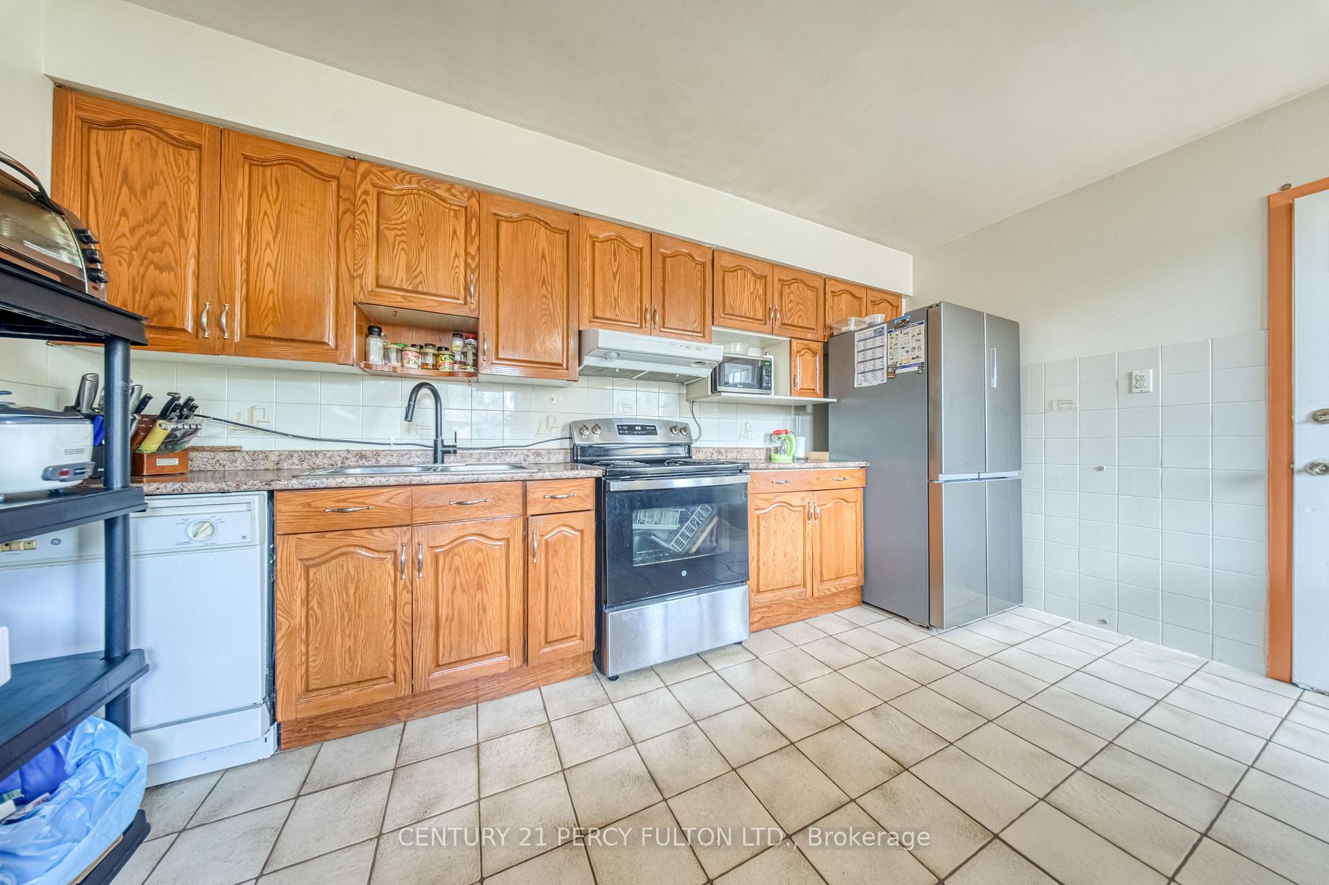 Photo 11 of 15 Haverson Boulevard, Toronto, Keelesdale-Eglinton West — HOMEH