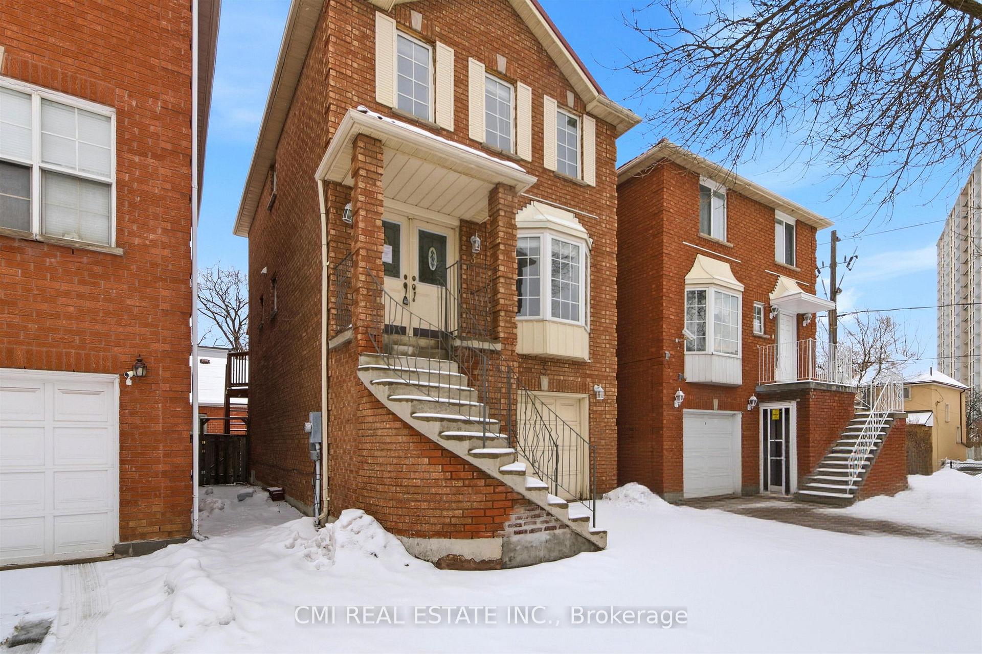 Photo 2 of 3 Forest Point Drive, North York, Mount Dennis — HOMEH