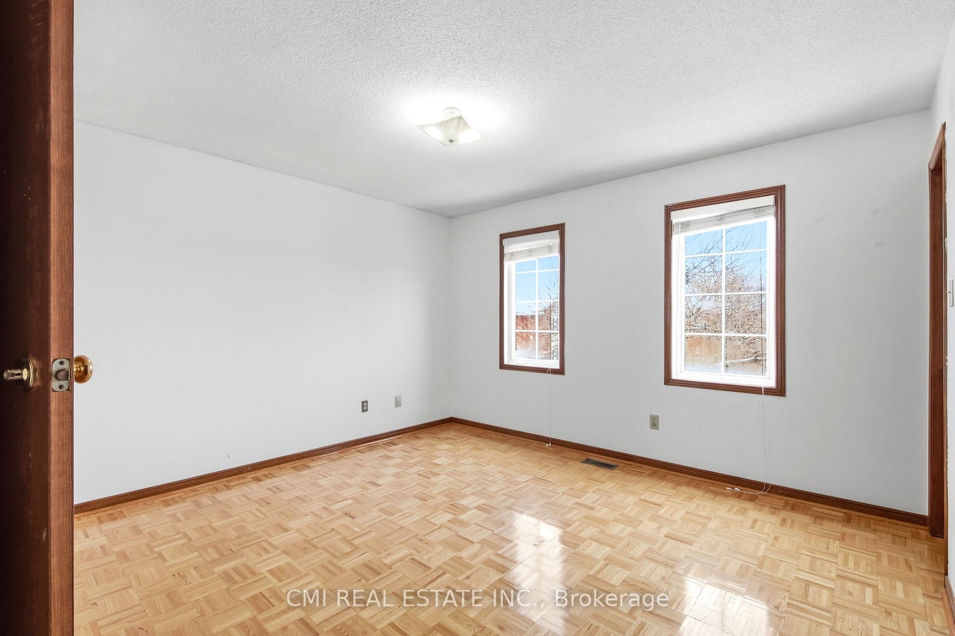 Photo 14 of 3 Forest Point Drive, North York, Mount Dennis — HOMEH