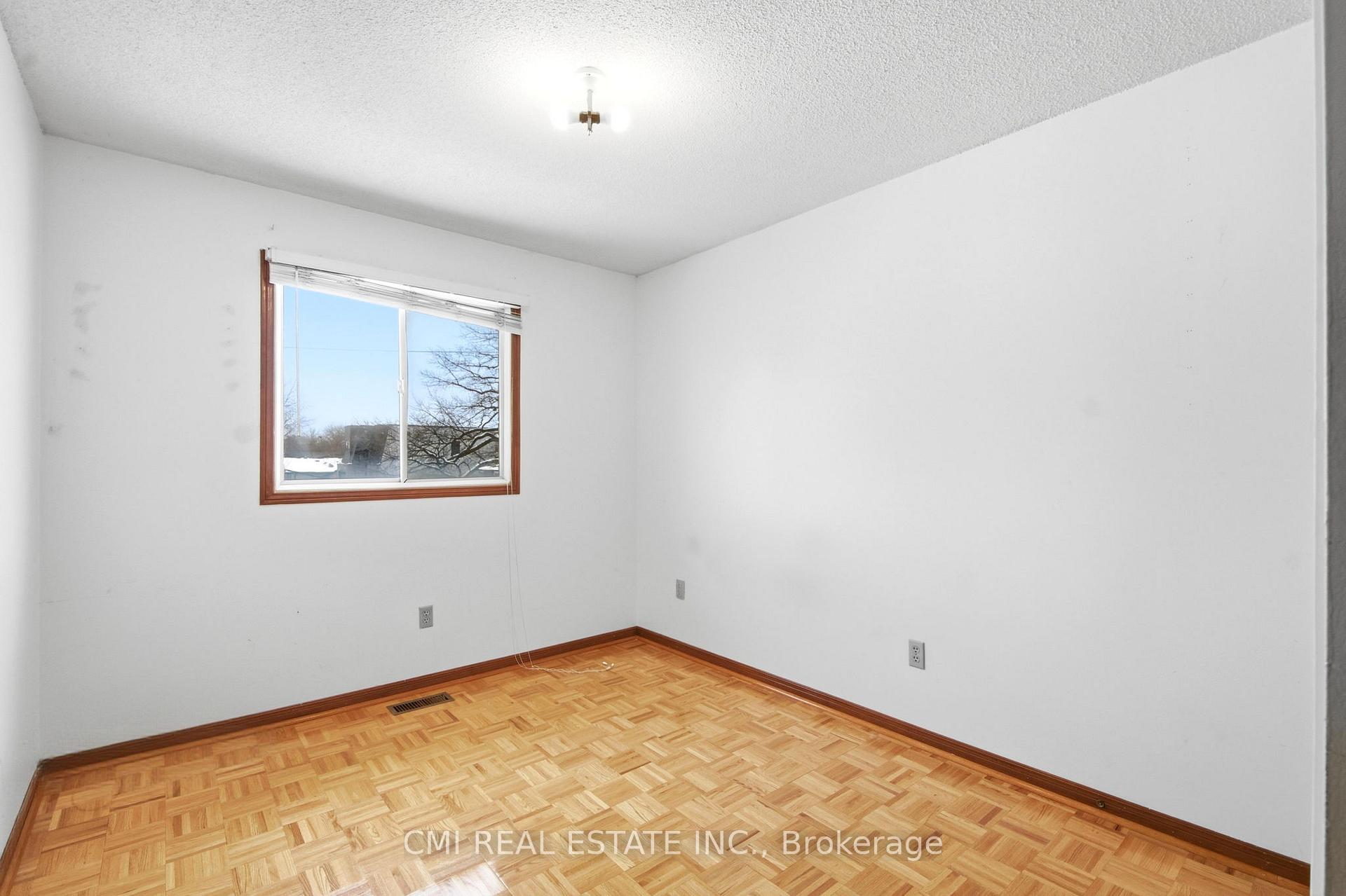 Photo 18 of 3 Forest Point Drive, North York, Mount Dennis — HOMEH