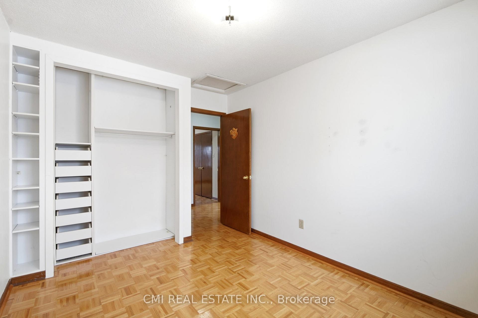 Photo 19 of 3 Forest Point Drive, North York, Mount Dennis — HOMEH