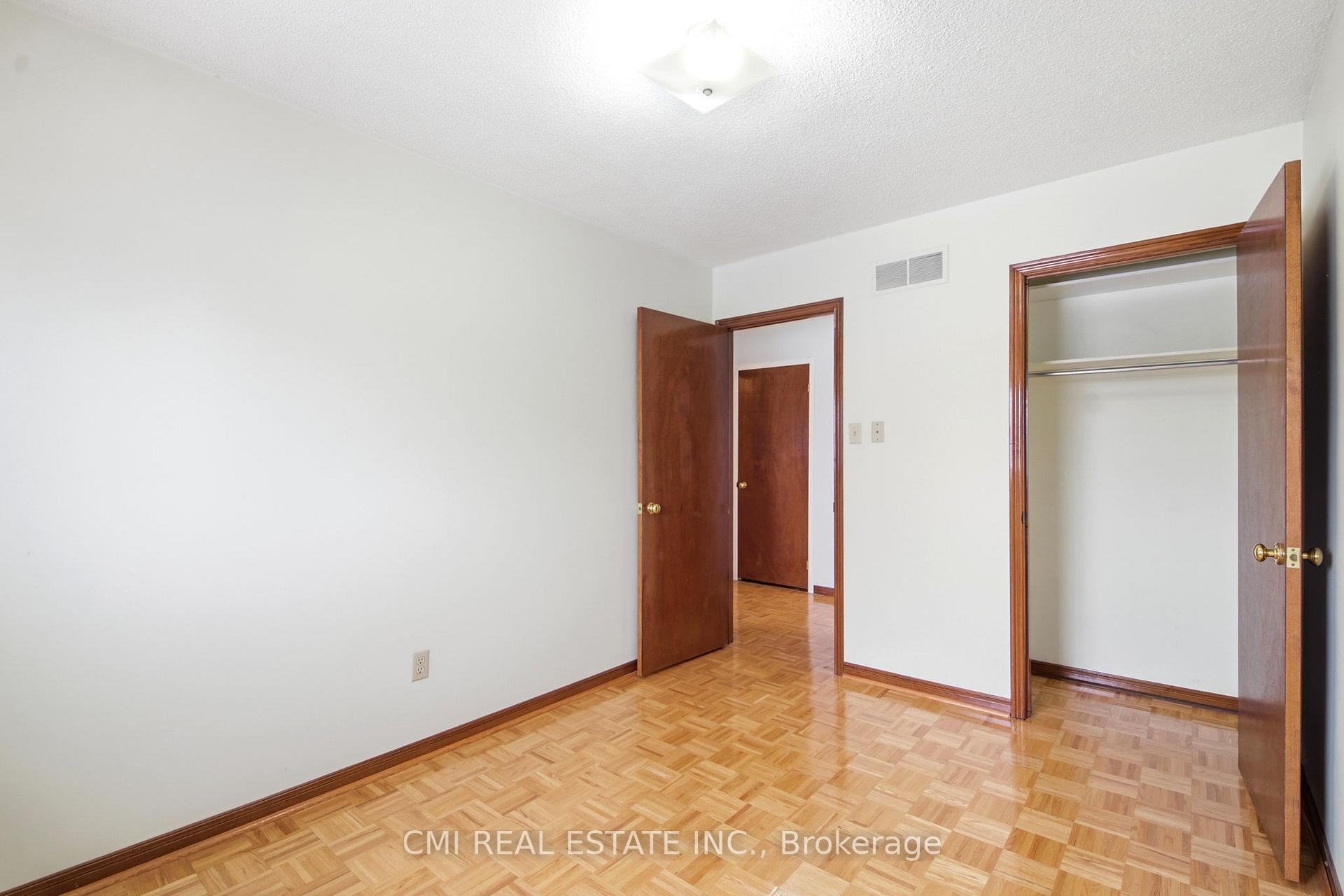 Photo 21 of 3 Forest Point Drive, North York, Mount Dennis — HOMEH