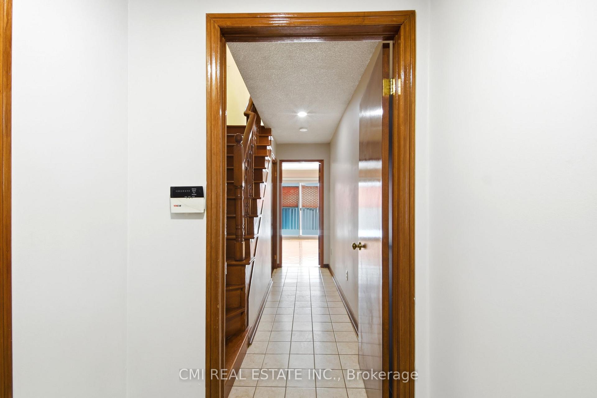 Photo 25 of 3 Forest Point Drive, North York, Mount Dennis — HOMEH