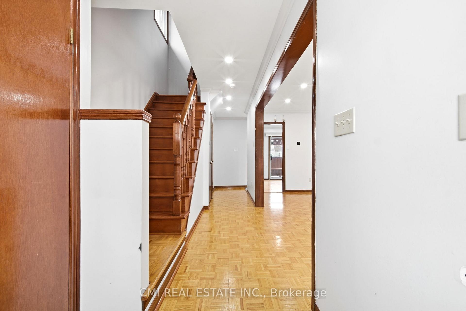 Photo 37 of 3 Forest Point Drive, North York, Mount Dennis — HOMEH