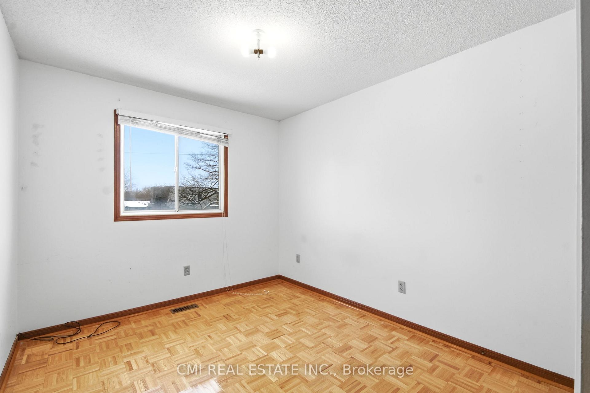 Photo 43 of 3 Forest Point Drive, North York, Mount Dennis — HOMEH