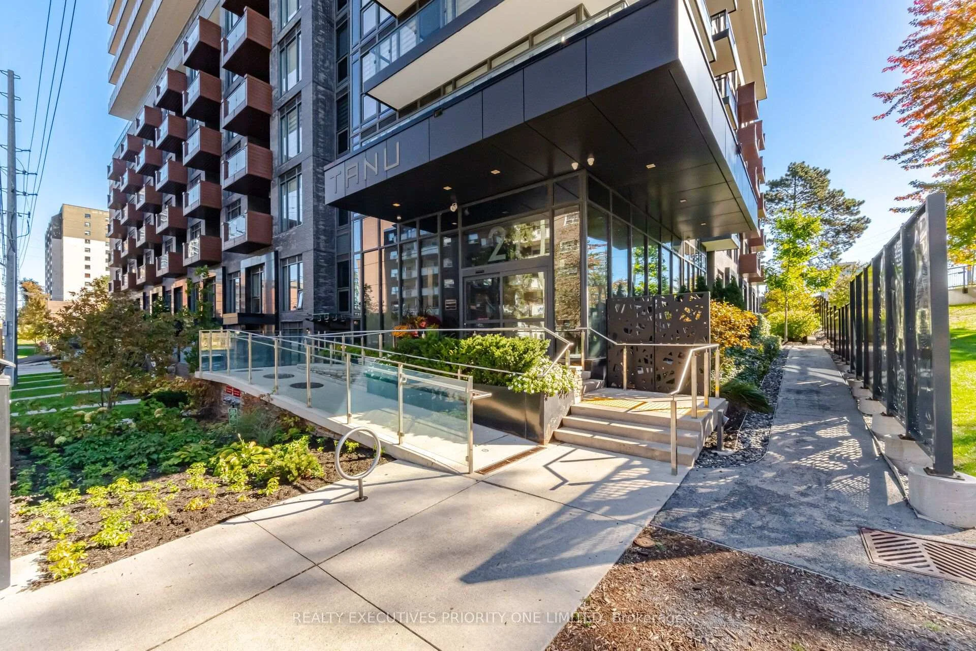 Photo 6 of Unit 601, 21 Park Street E, Mississauga, Port Credit — HOMEH