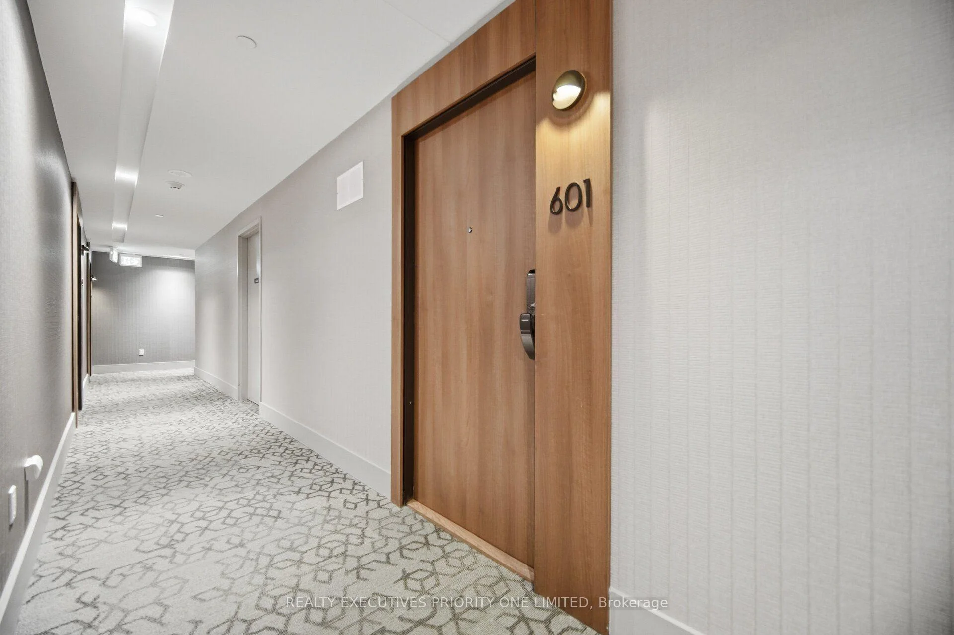Photo 10 of Unit 601, 21 Park Street E, Mississauga, Port Credit — HOMEH