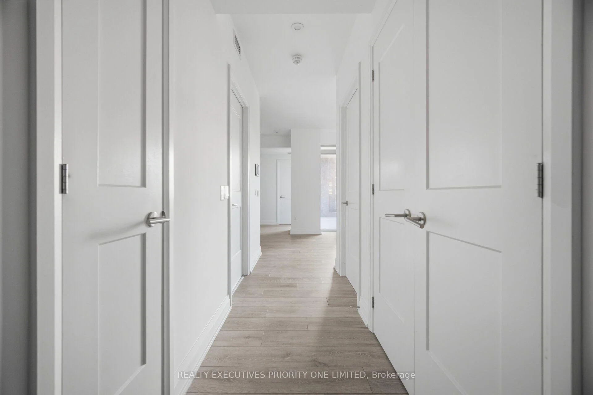 Photo 12 of Unit 601, 21 Park Street E, Mississauga, Port Credit — HOMEH