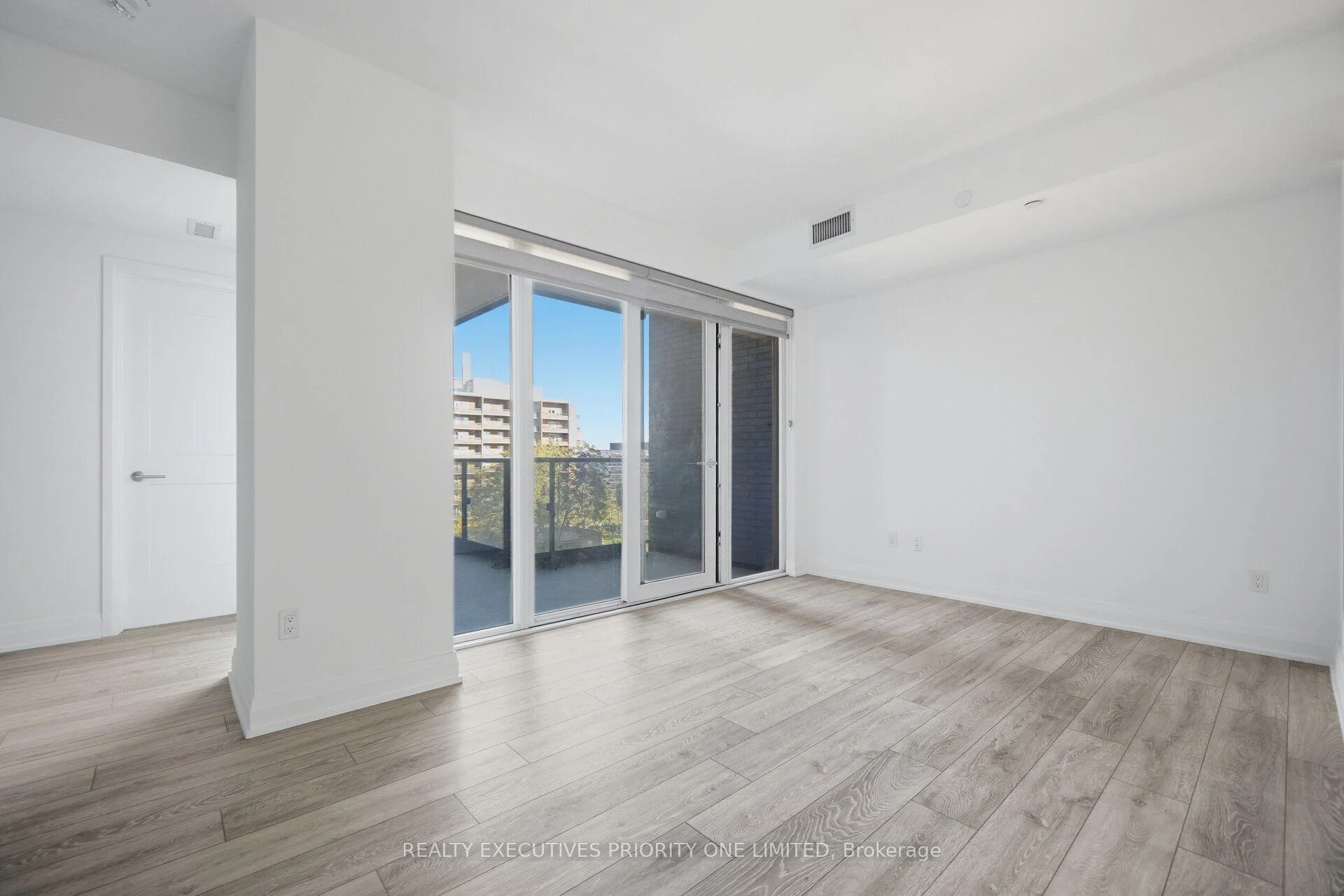 Photo 13 of Unit 601, 21 Park Street E, Mississauga, Port Credit — HOMEH
