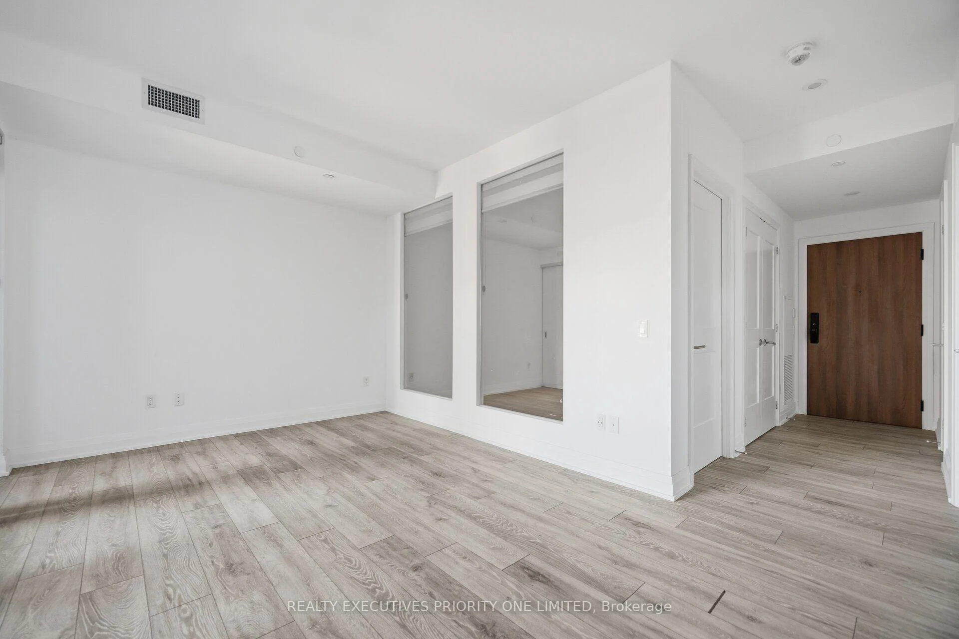 Photo 14 of Unit 601, 21 Park Street E, Mississauga, Port Credit — HOMEH