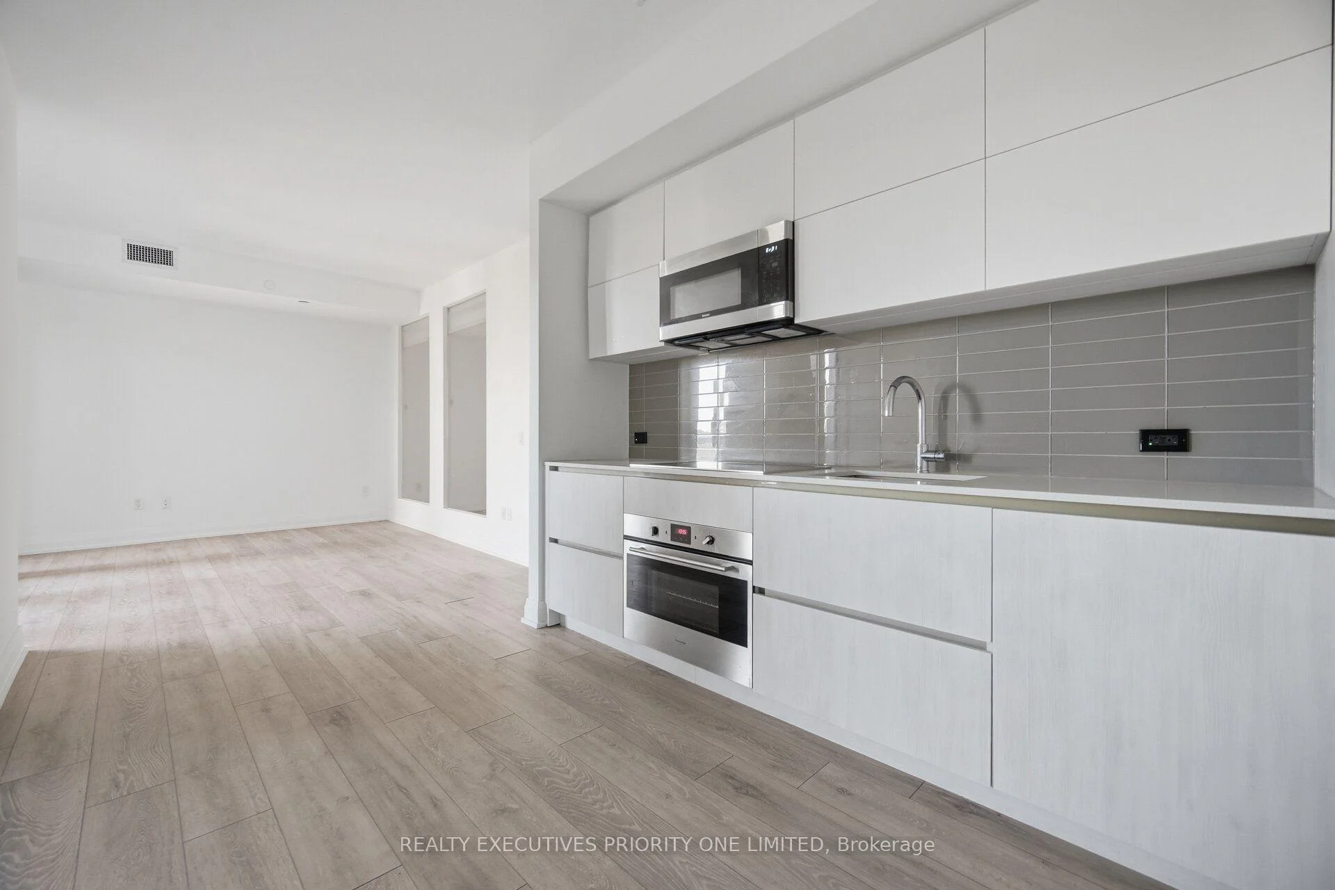 Photo 18 of Unit 601, 21 Park Street E, Mississauga, Port Credit — HOMEH