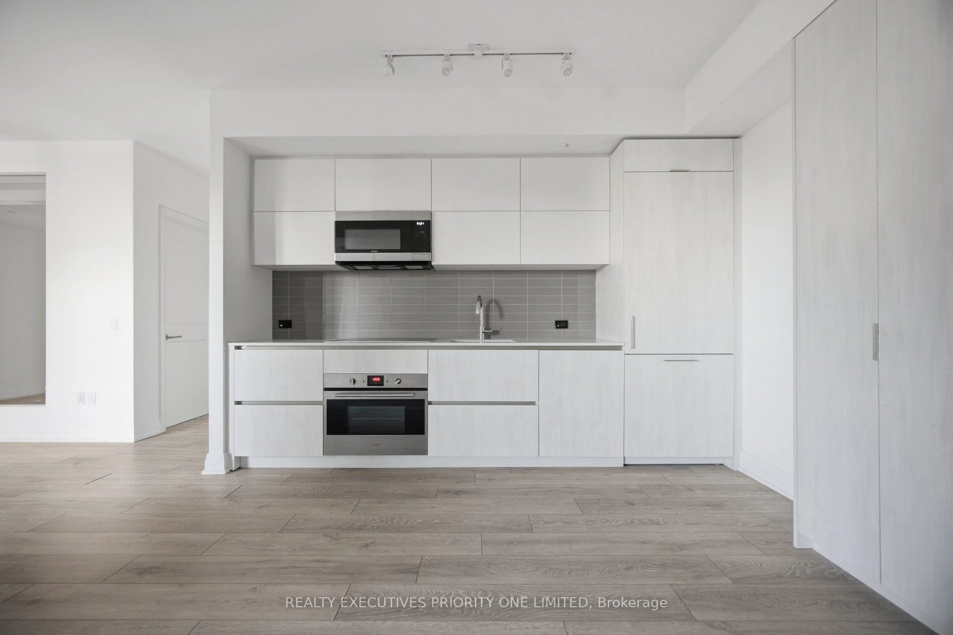 Photo 19 of Unit 601, 21 Park Street E, Mississauga, Port Credit — HOMEH