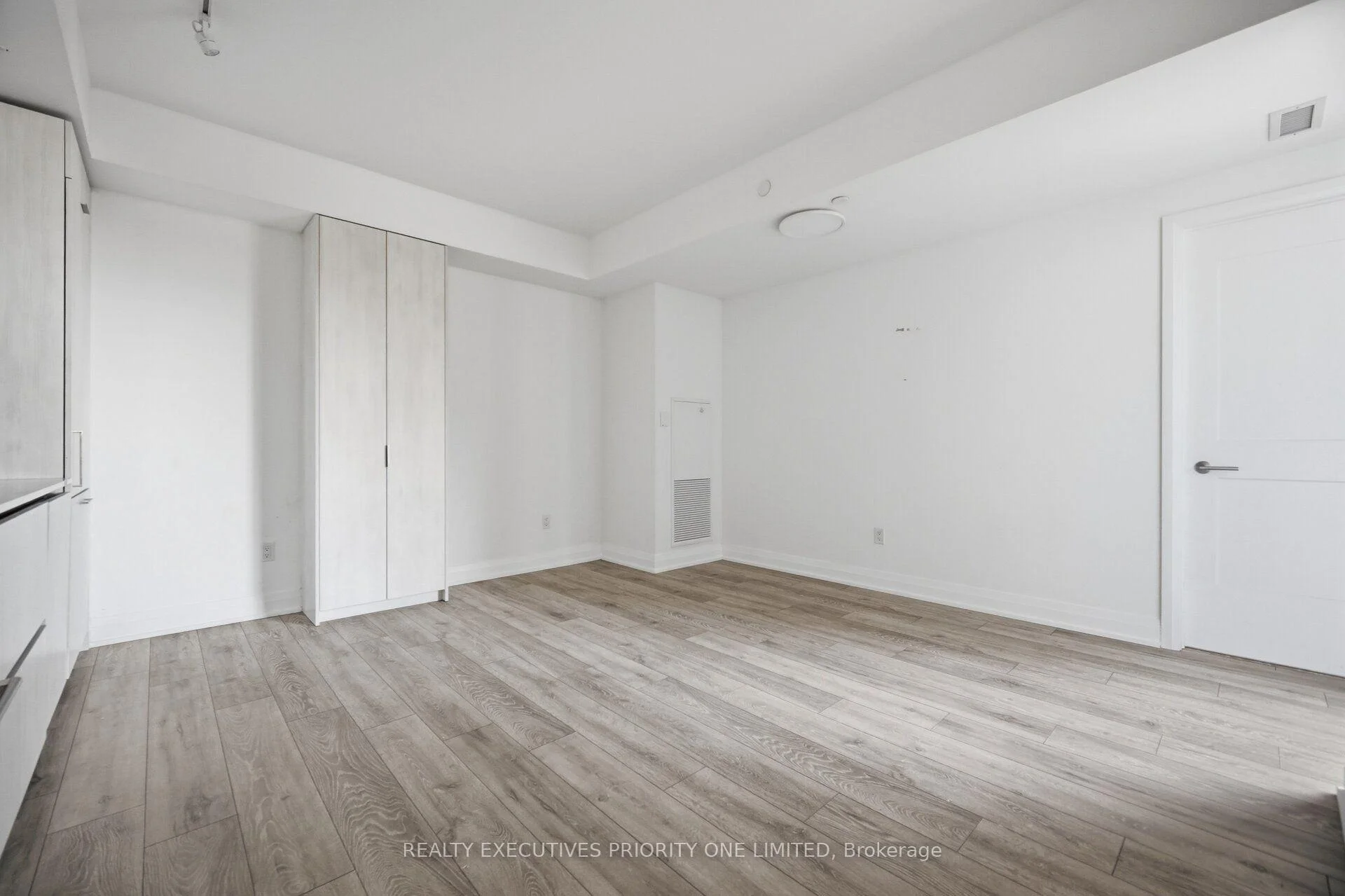 Photo 23 of Unit 601, 21 Park Street E, Mississauga, Port Credit — HOMEH