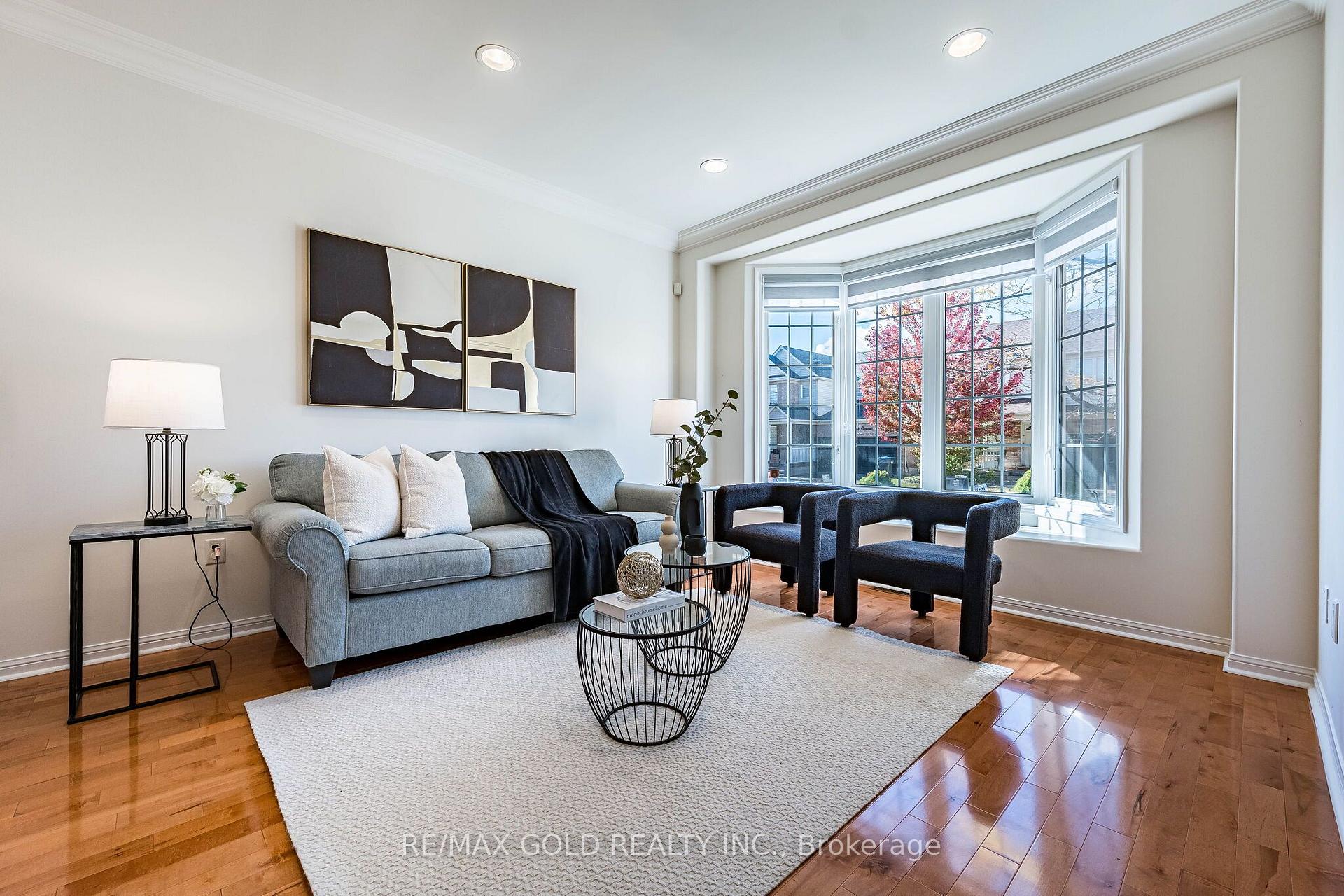 Photo 5 of 21 Mistybrook Crescent, Brampton, Fletcher's Meadow — HOMEH