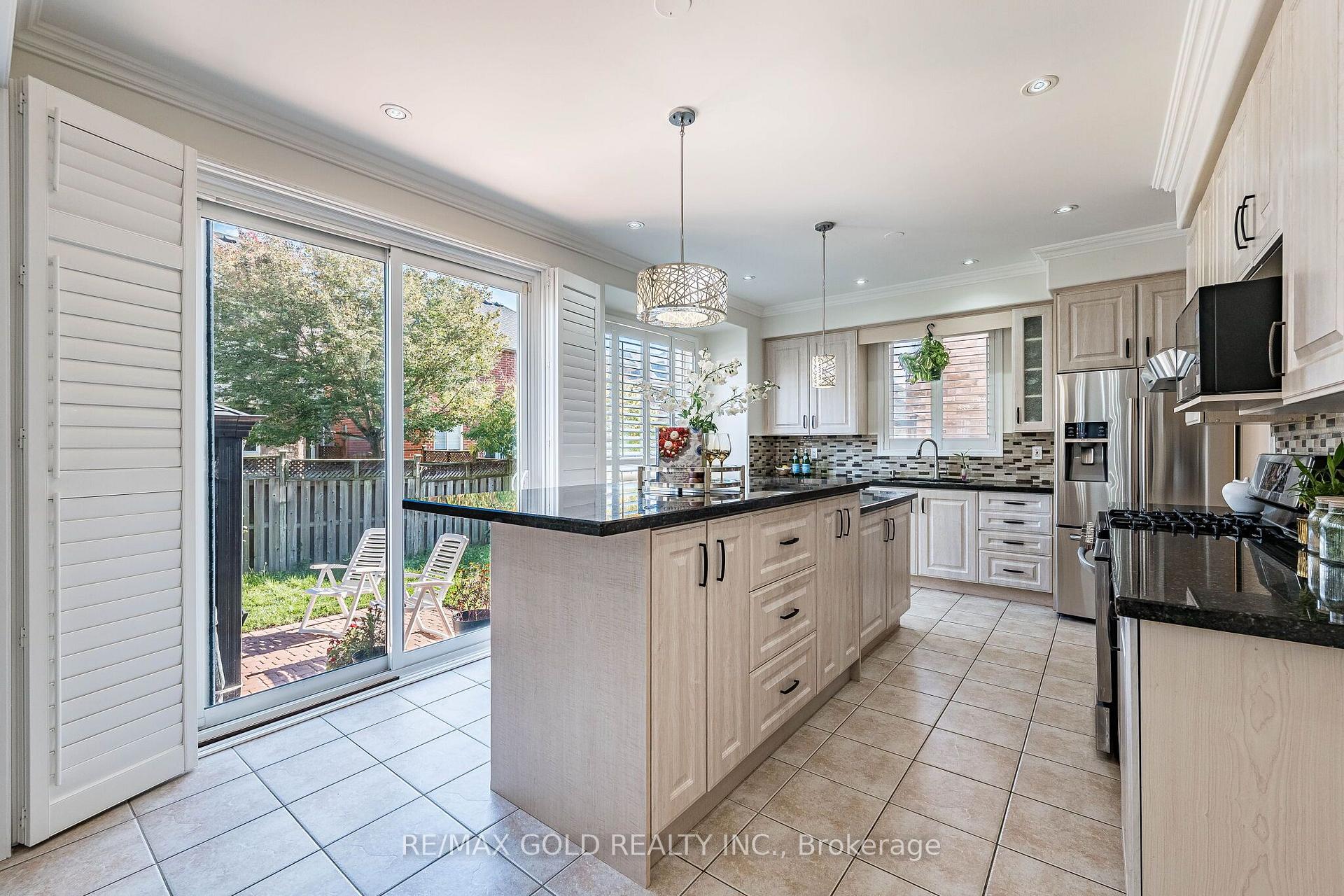 Photo 11 of 21 Mistybrook Crescent, Brampton, Fletcher's Meadow — HOMEH