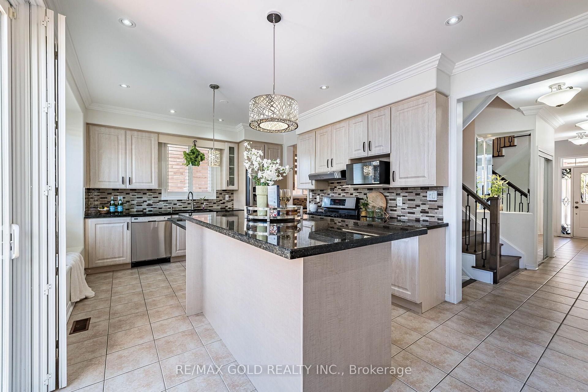 Photo 12 of 21 Mistybrook Crescent, Brampton, Fletcher's Meadow — HOMEH