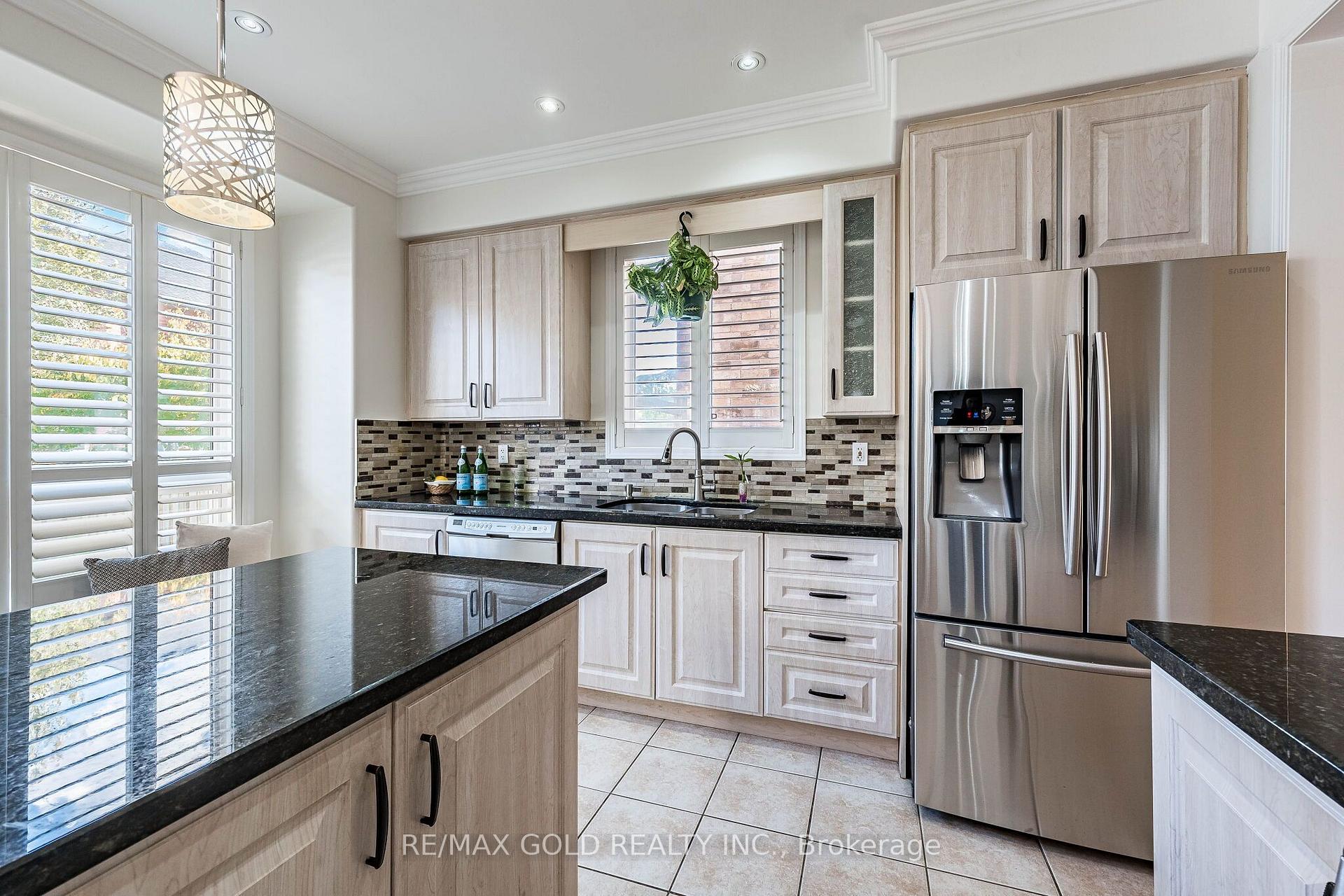 Photo 14 of 21 Mistybrook Crescent, Brampton, Fletcher's Meadow — HOMEH