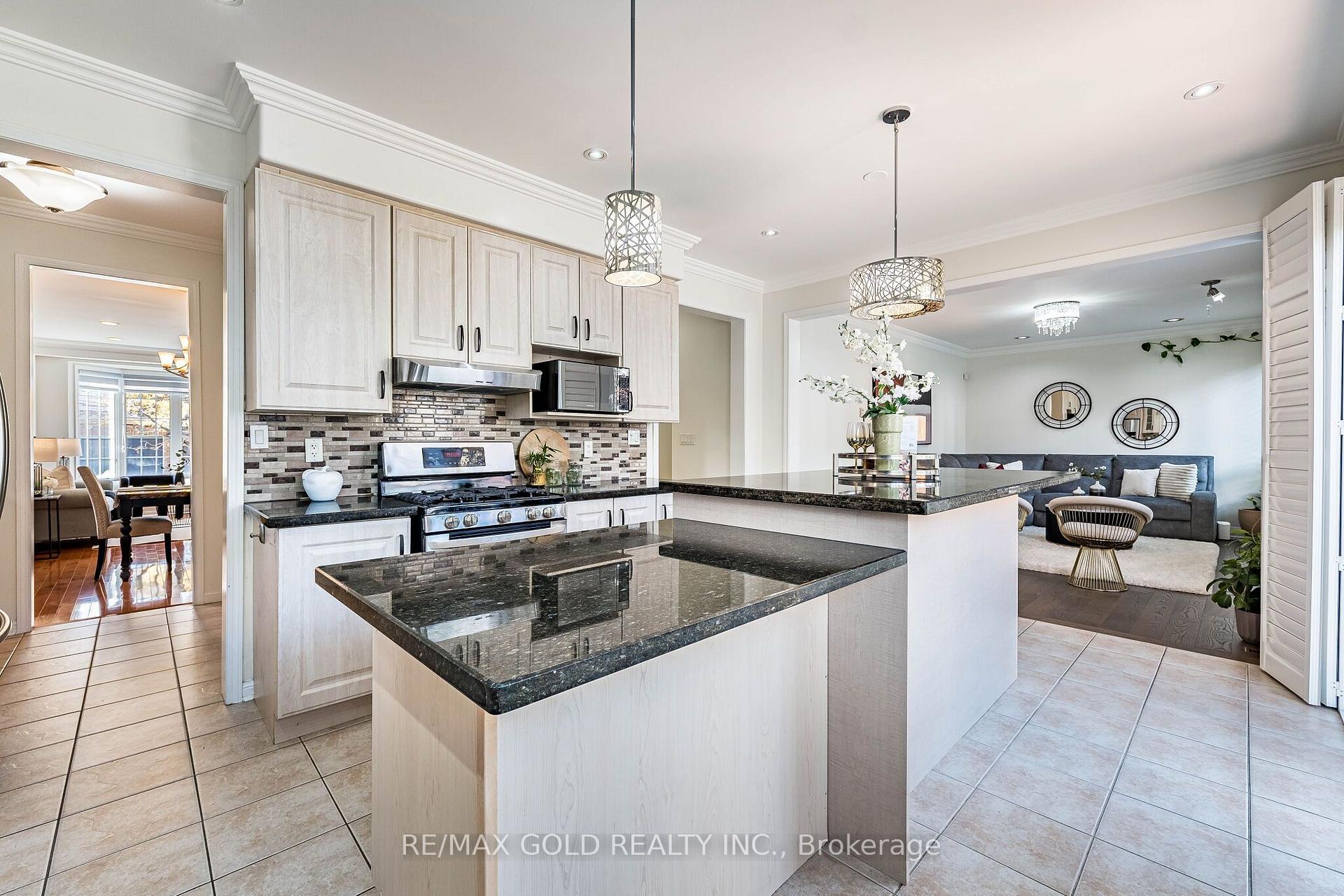 Photo 15 of 21 Mistybrook Crescent, Brampton, Fletcher's Meadow — HOMEH