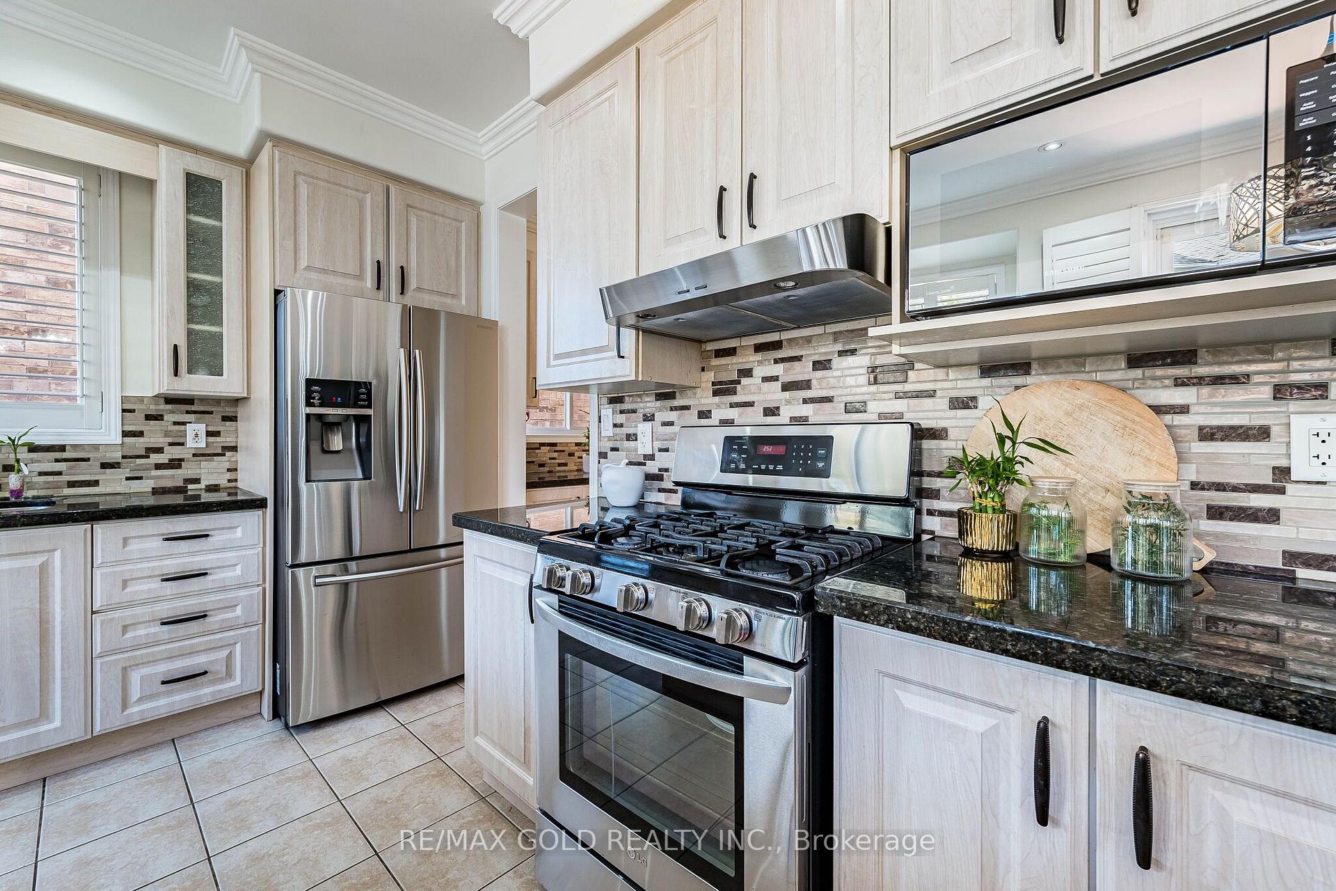 Photo 16 of 21 Mistybrook Crescent, Brampton, Fletcher's Meadow — HOMEH