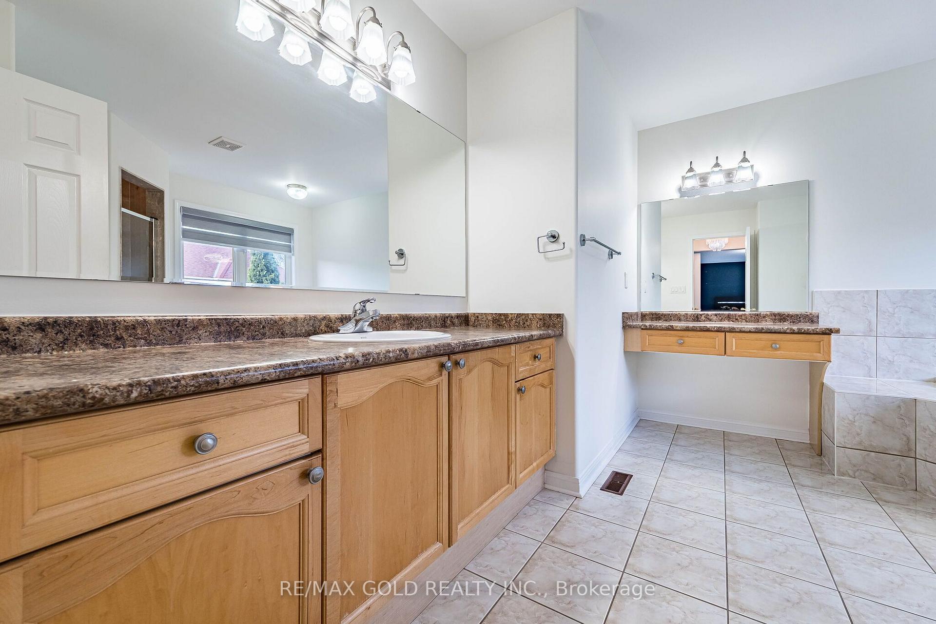 Photo 24 of 21 Mistybrook Crescent, Brampton, Fletcher's Meadow — HOMEH