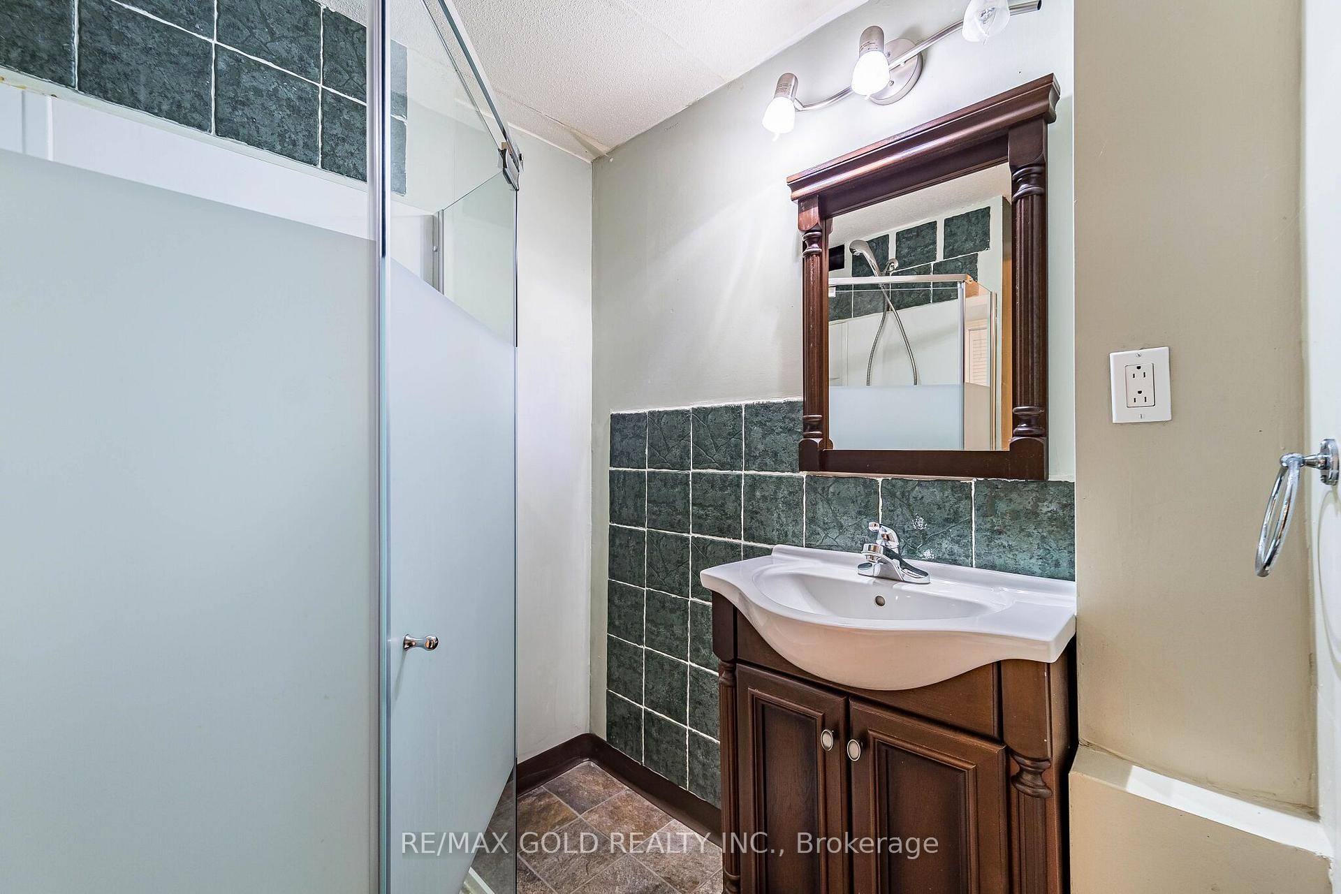 Photo 35 of 21 Mistybrook Crescent, Brampton, Fletcher's Meadow — HOMEH