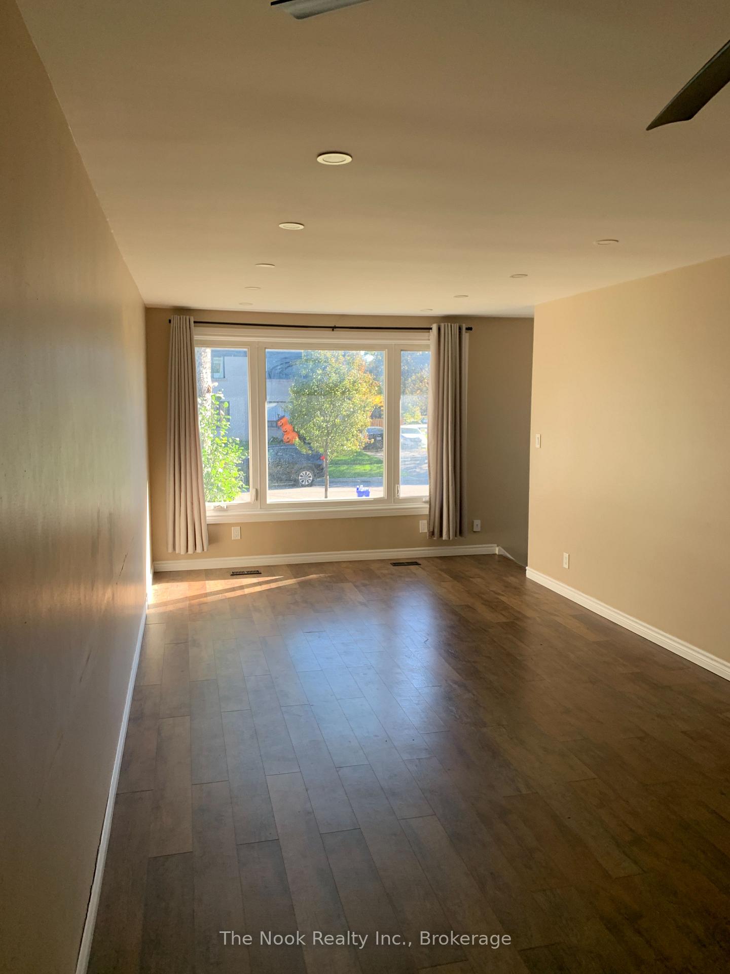 Photo 3 of Unit Upper, 210 Dovedale Drive, Whitby, Downtown Whitby — HOMEH