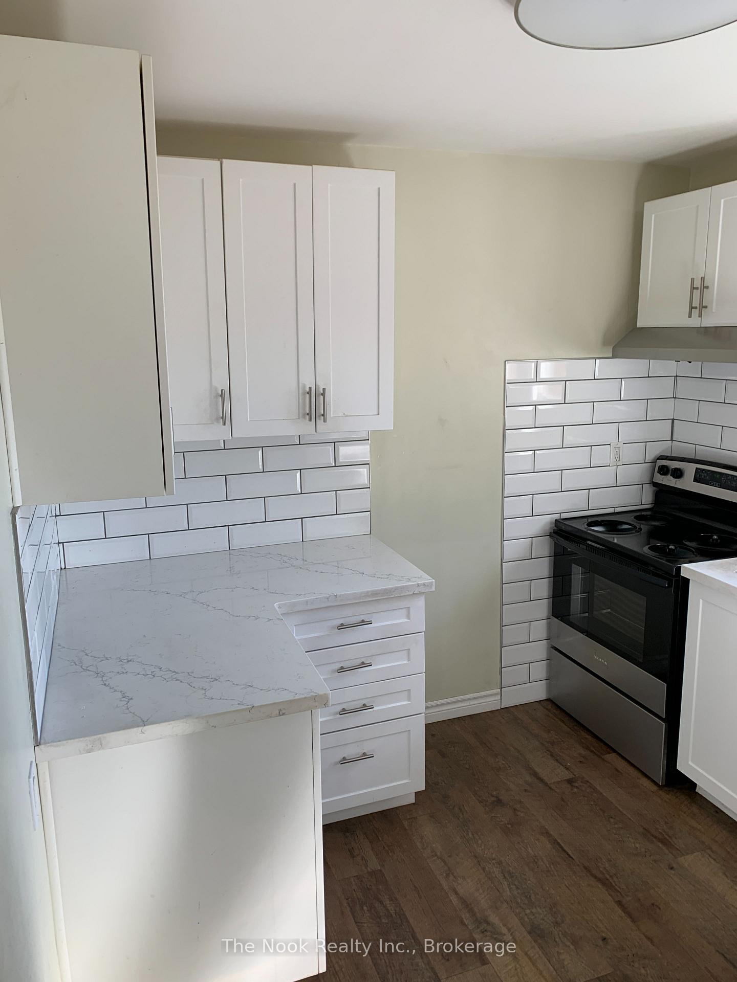 Photo 4 of Unit Upper, 210 Dovedale Drive, Whitby, Downtown Whitby — HOMEH