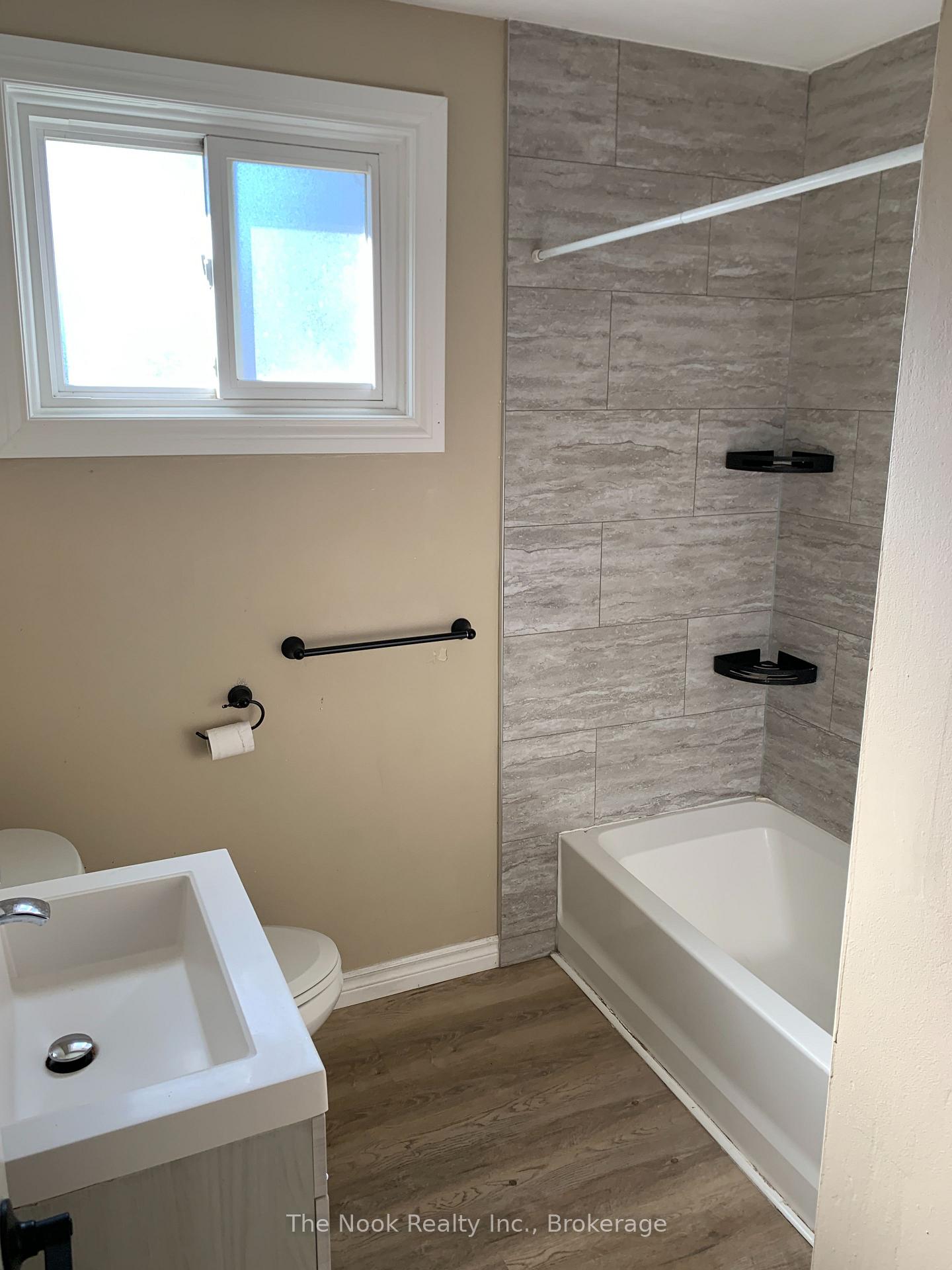 Photo 7 of Unit Upper, 210 Dovedale Drive, Whitby, Downtown Whitby — HOMEH
