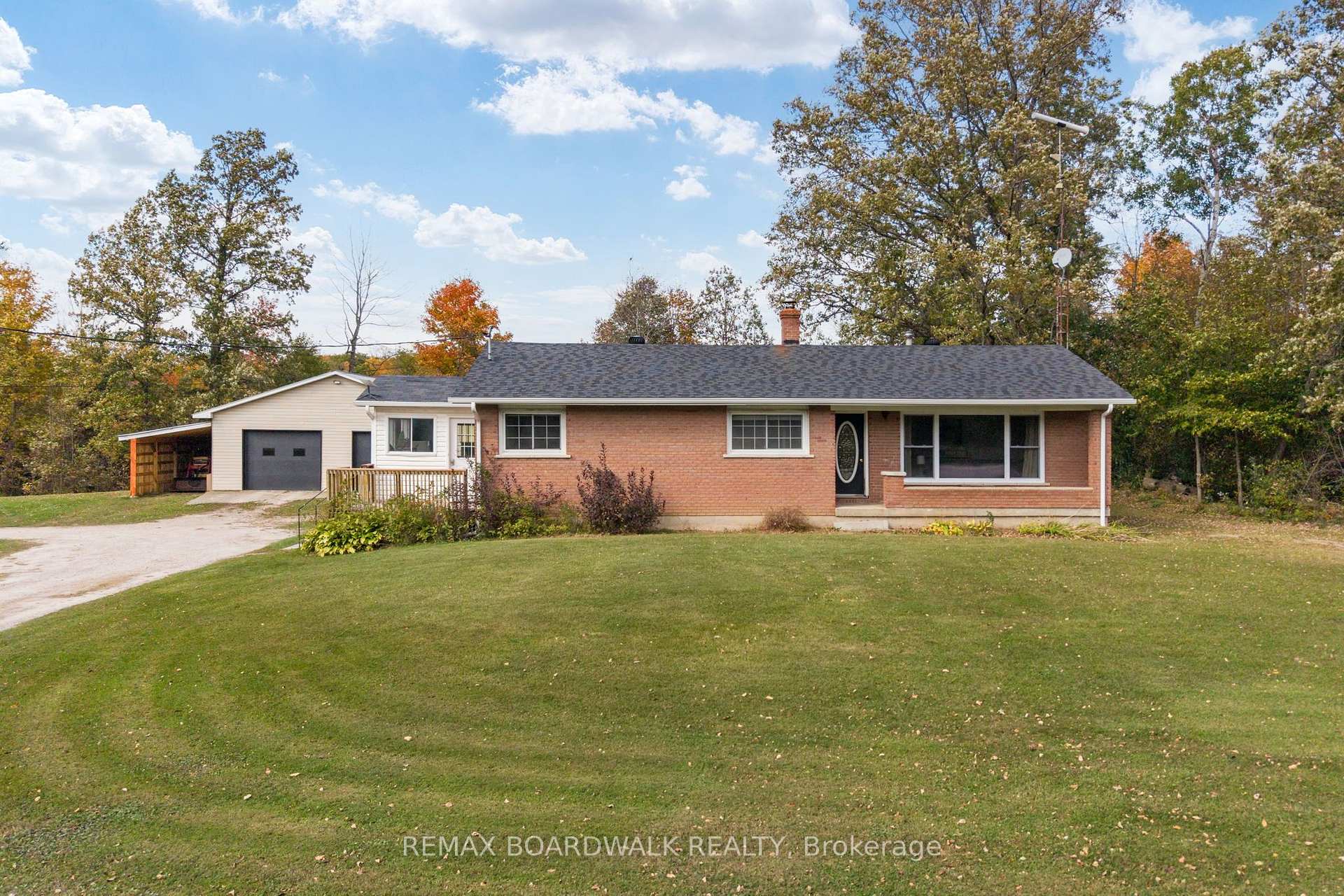 Photo 1 of 456 Mcveigh Road, Tay Valley, Bathurst/Burgess & Sherbrooke (Bathurst) Twp — HOMEH