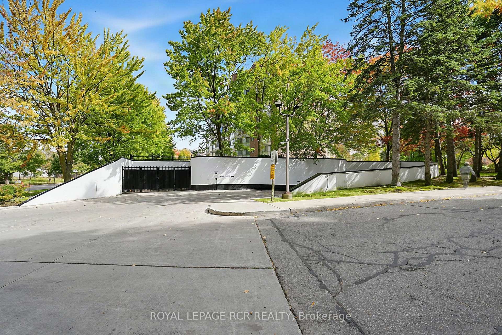 Photo 4 of Unit 507, 5 Weldrick Road W, Richmond Hill, North Richvale — HOMEH