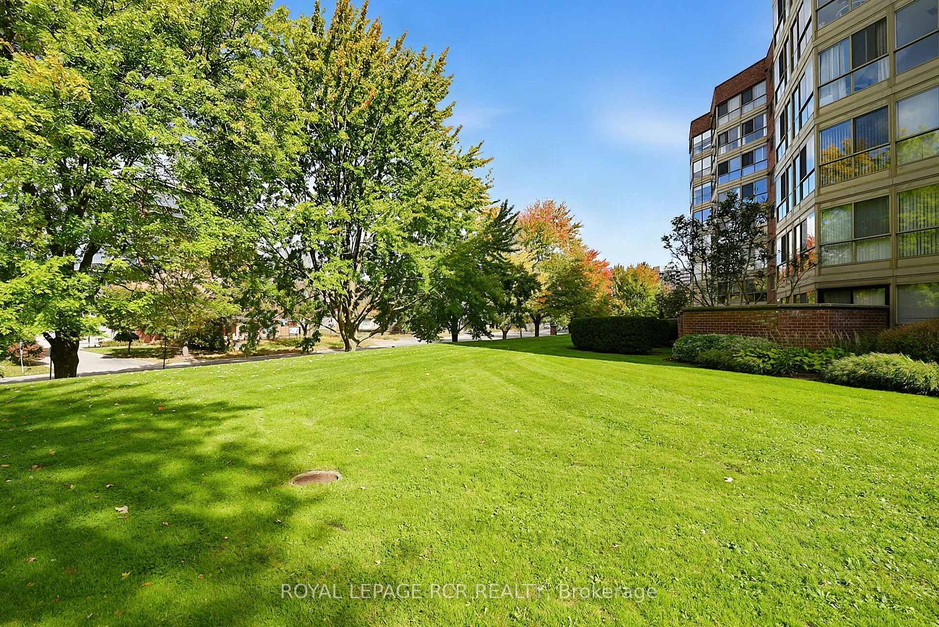 Photo 5 of Unit 507, 5 Weldrick Road W, Richmond Hill, North Richvale — HOMEH