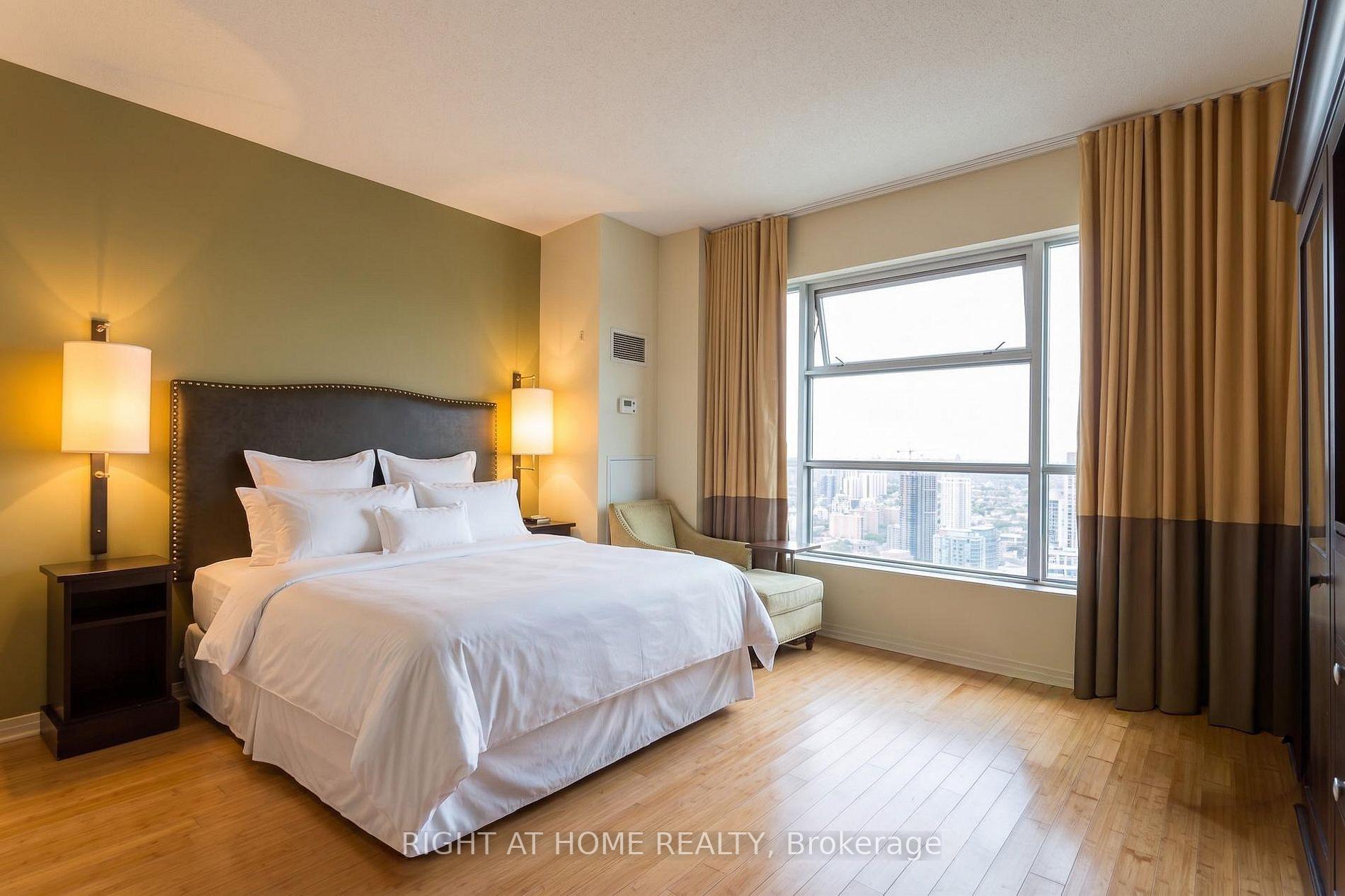 Photo 2 of Unit 4404, 1 King Street W, Toronto, Bay Street Corridor — HOMEH