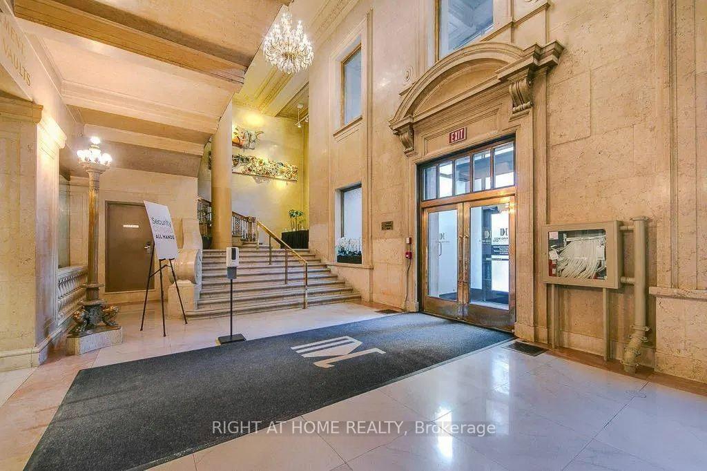 Photo 5 of Unit 4404, 1 King Street W, Toronto, Bay Street Corridor — HOMEH