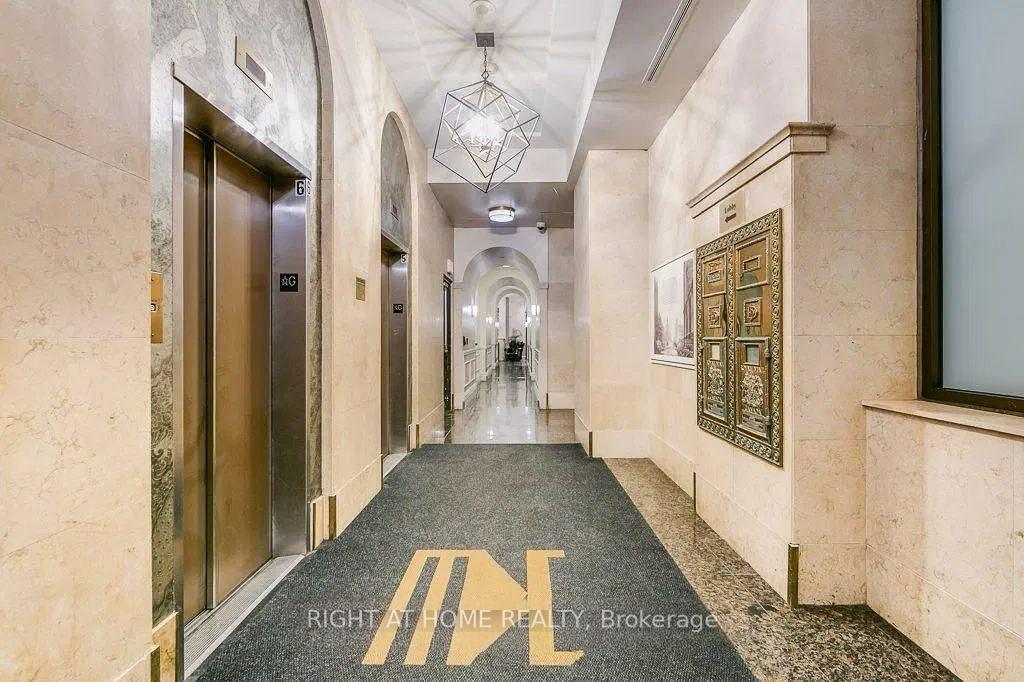 Photo 9 of Unit 4404, 1 King Street W, Toronto, Bay Street Corridor — HOMEH