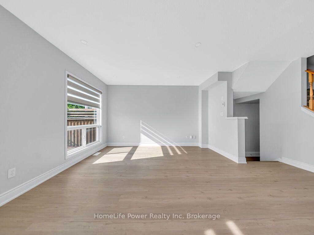 Photo 7 of 39 Reistview Street, Kitchener, Larentian West — HOMEH