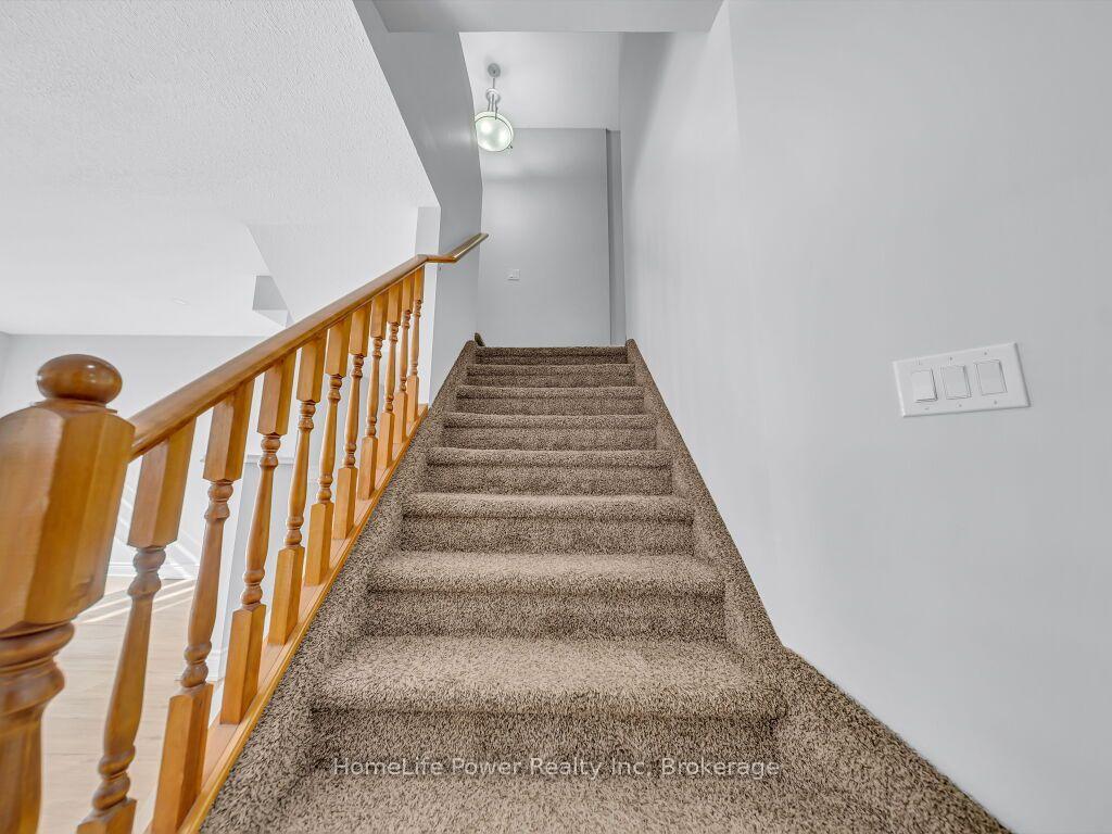 Photo 15 of 39 Reistview Street, Kitchener, Larentian West — HOMEH