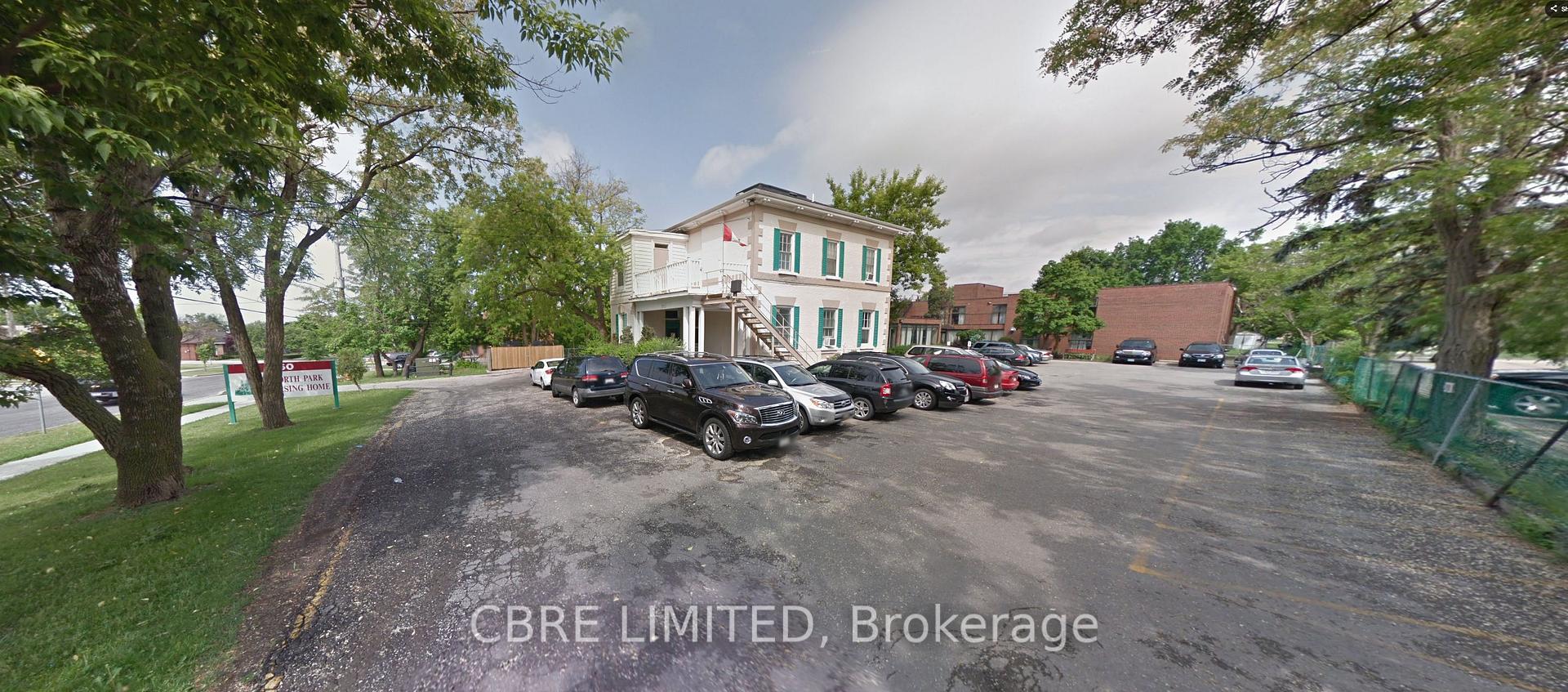 Photo 4 of 444-450 Rustic Road, North York, Maple Leaf — HOMEH