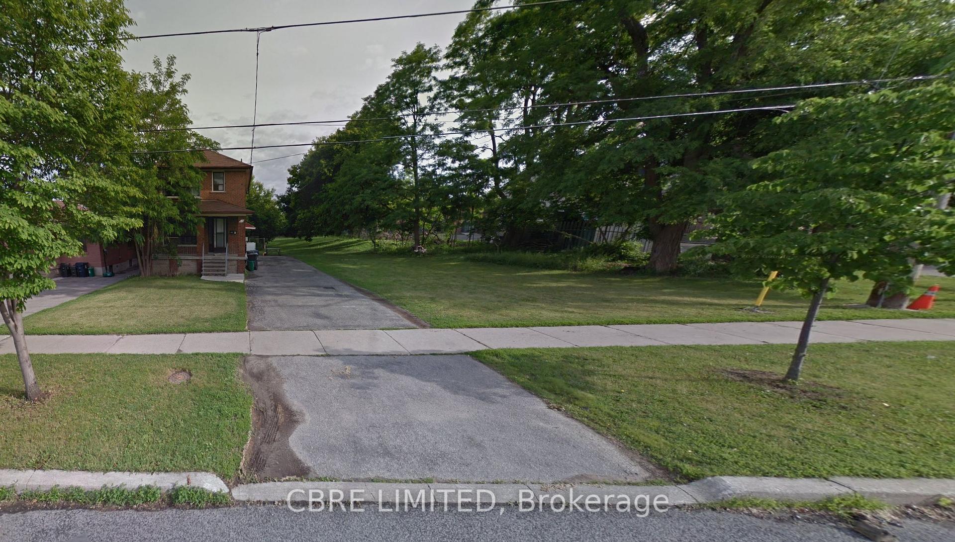 Photo 10 of 444-450 Rustic Road, North York, Maple Leaf — HOMEH