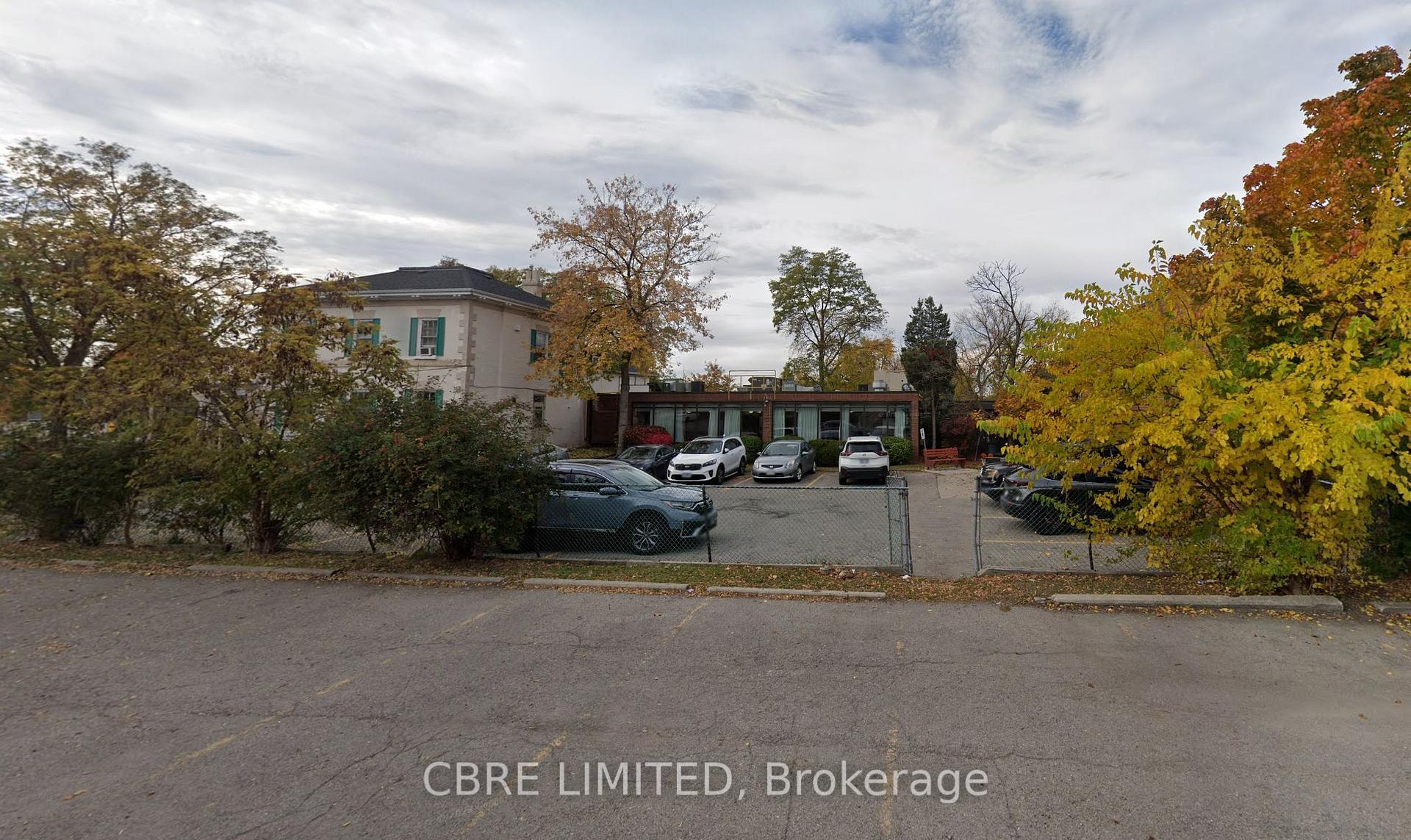 Photo 12 of 444-450 Rustic Road, North York, Maple Leaf — HOMEH