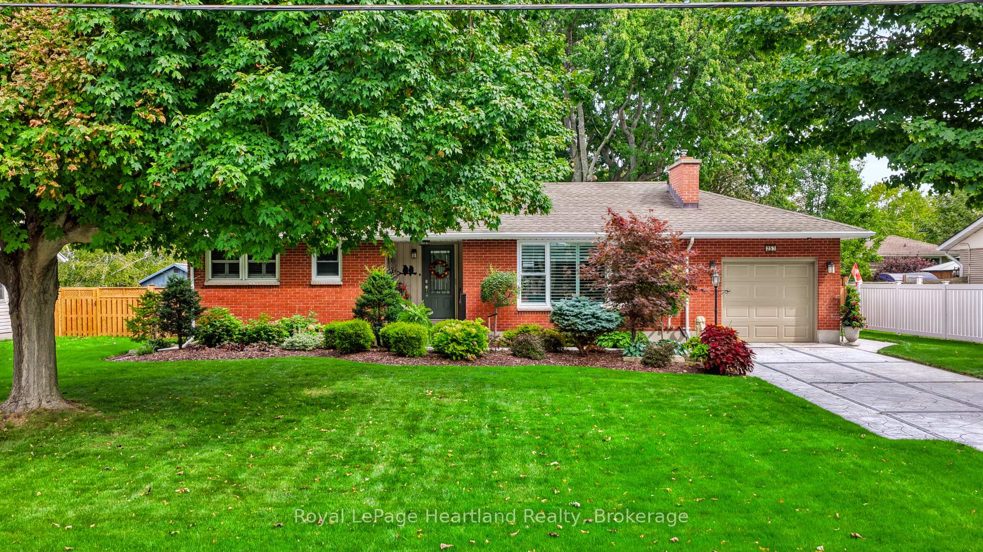 Photo 3 of 257 Eldon Street, Goderich, Goderich (Town) — HOMEH