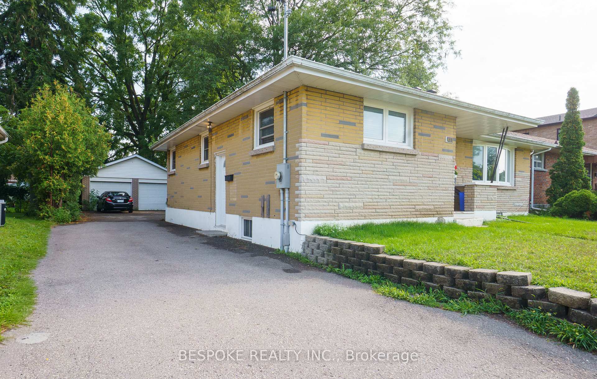 Photo 2 of Unit Bsmt, 423 Miller Avenue, Oshawa, McLaughlin — HOMEH