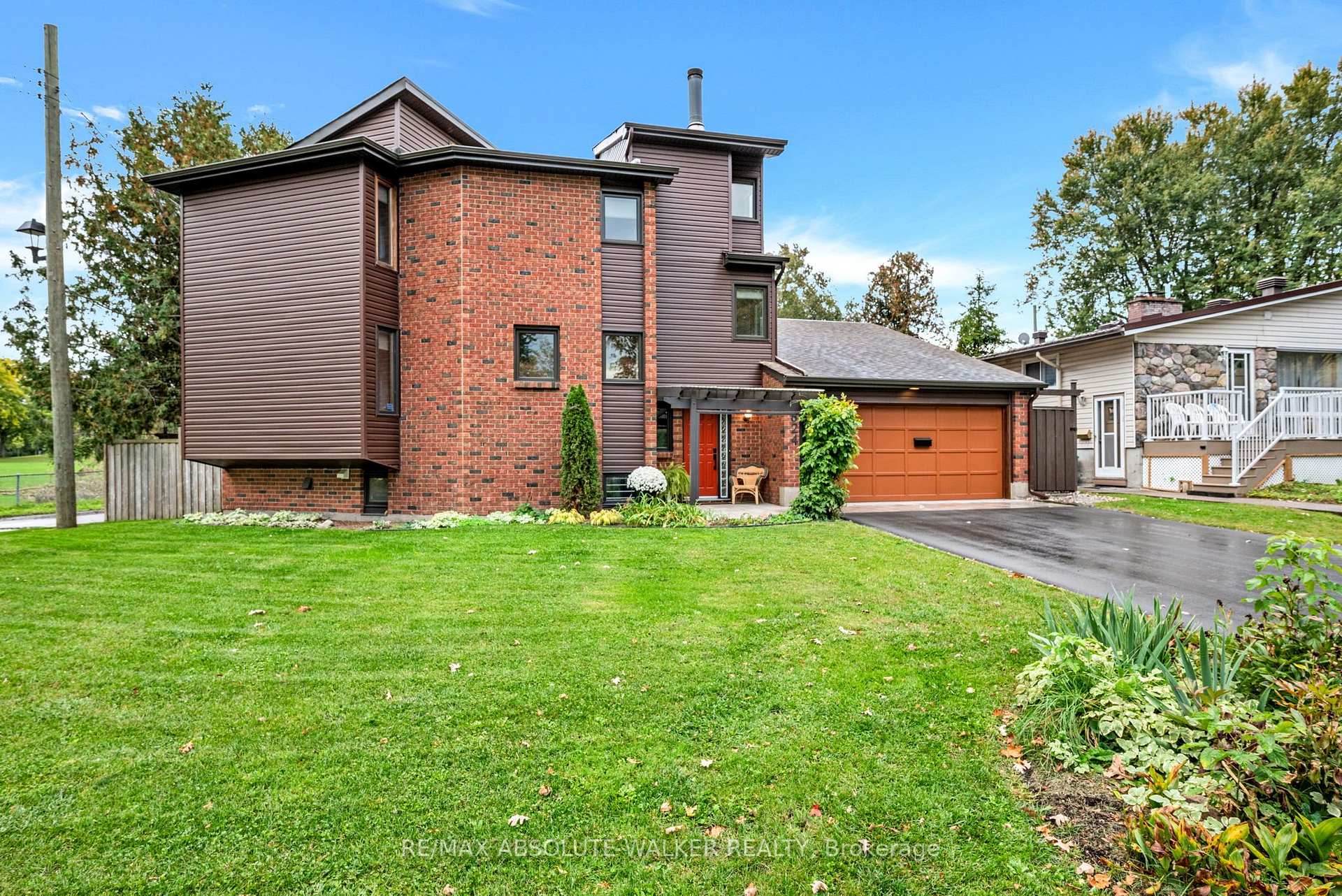 Photo 3 of 2824 Haughton Avenue, Ottawa, Britannia — HOMEH