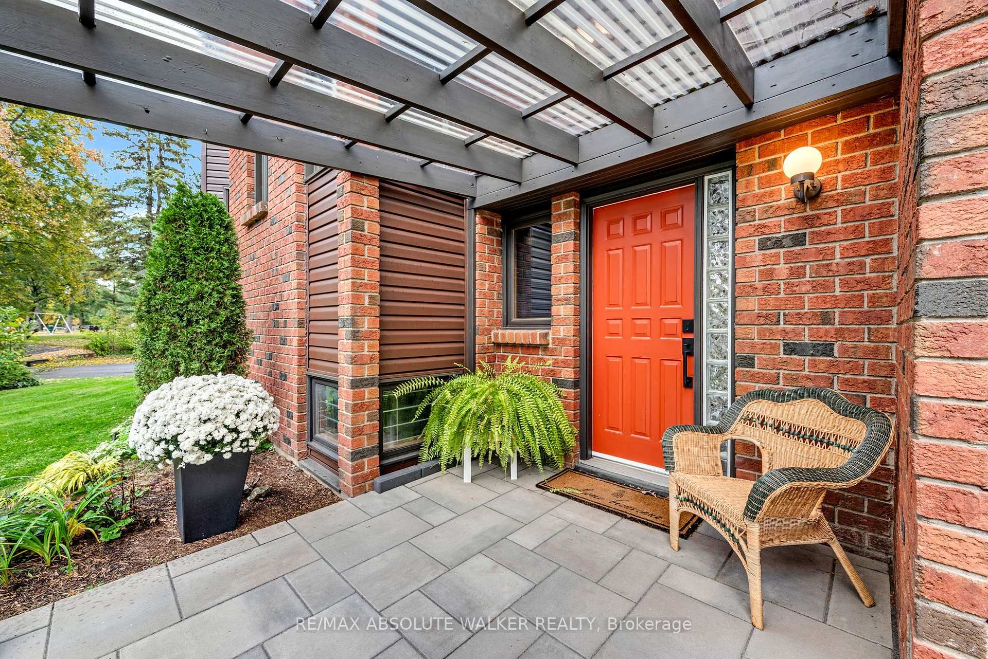 Photo 4 of 2824 Haughton Avenue, Ottawa, Britannia — HOMEH