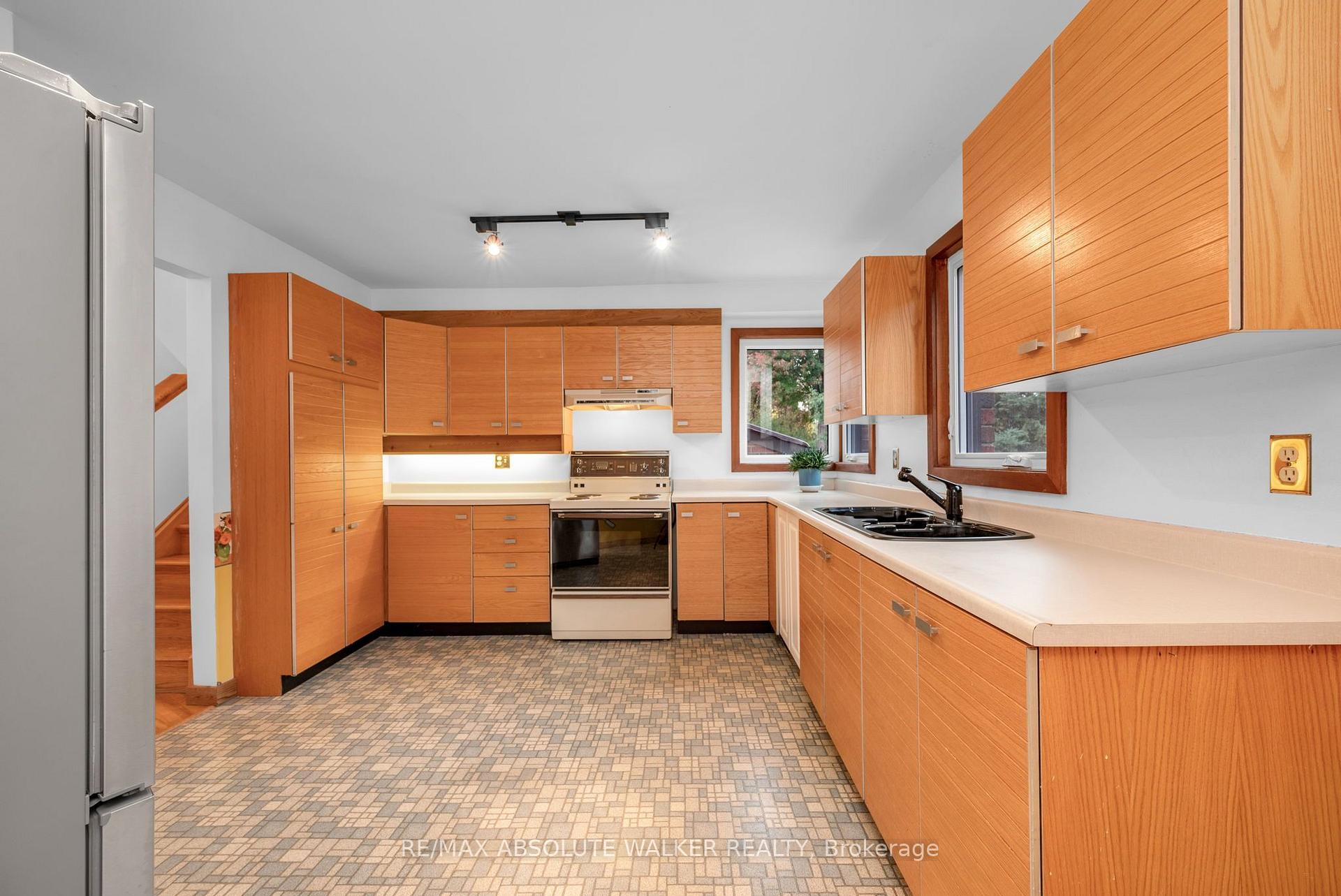 Photo 13 of 2824 Haughton Avenue, Ottawa, Britannia — HOMEH
