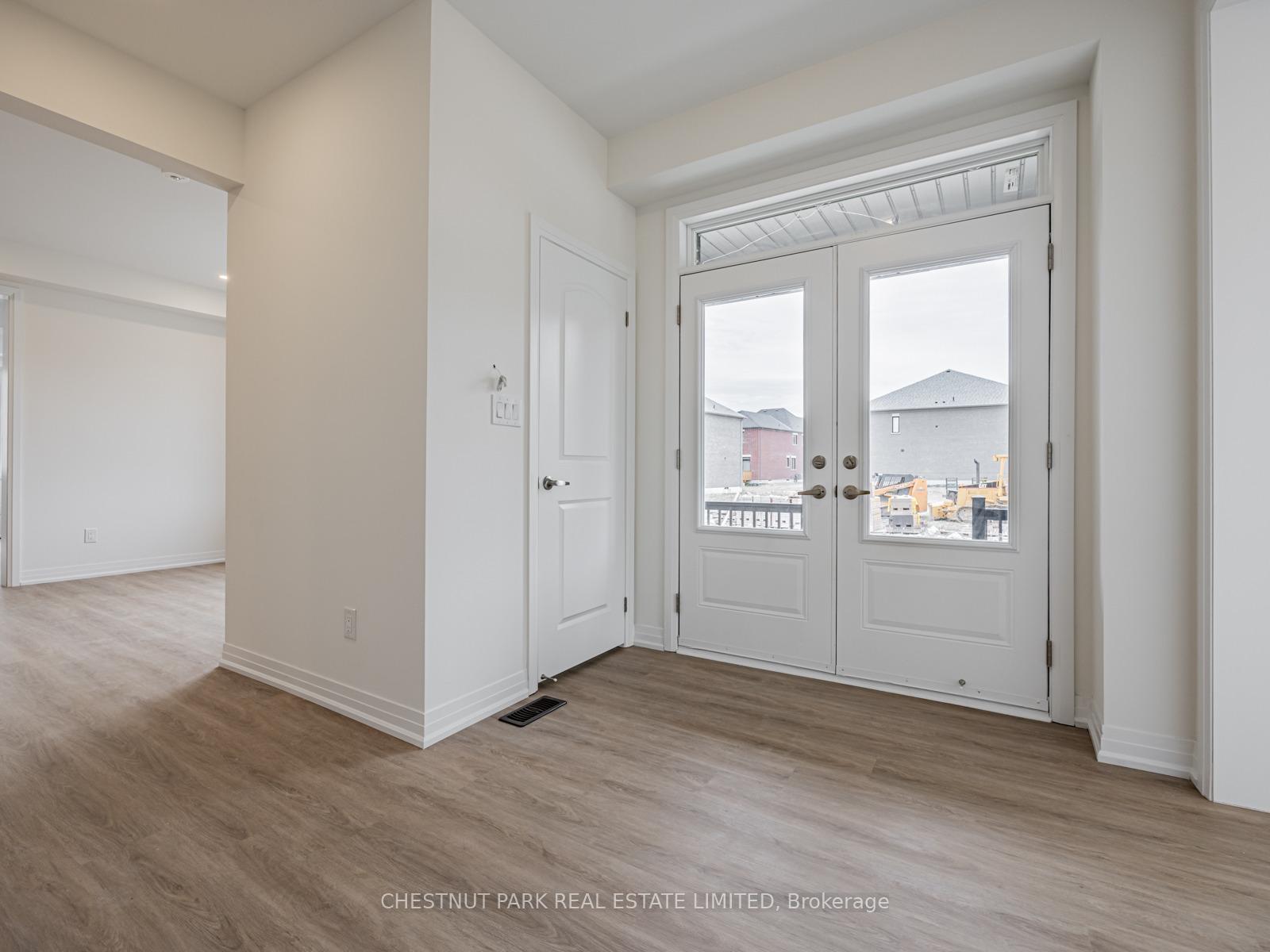 Photo 3 of 41 Robert Eaton Avenue, Markham, Middlefield — HOMEH