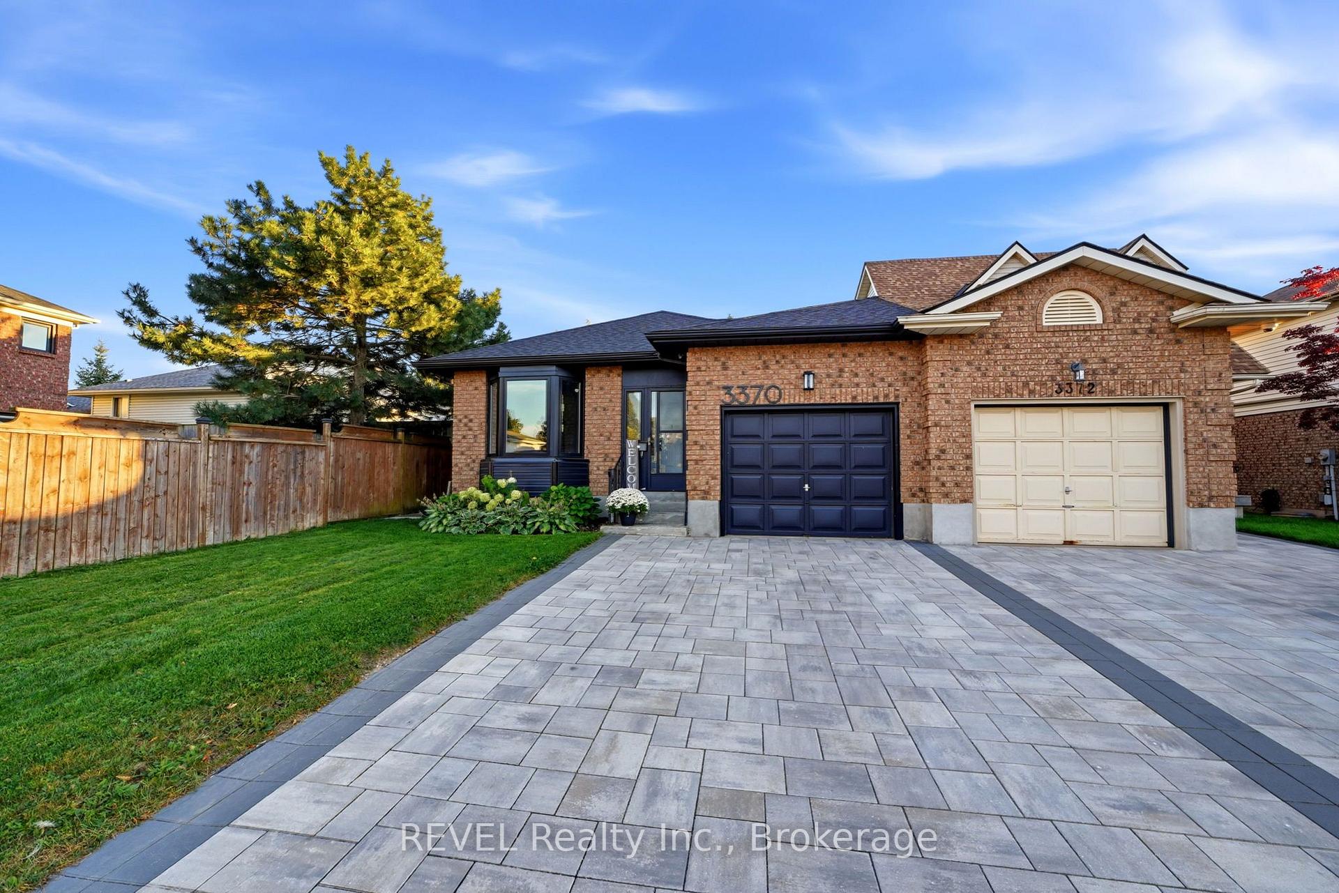 Photo 3 of 3370 Cardinal Drive, Niagara Falls, Mt. Carmel — HOMEH