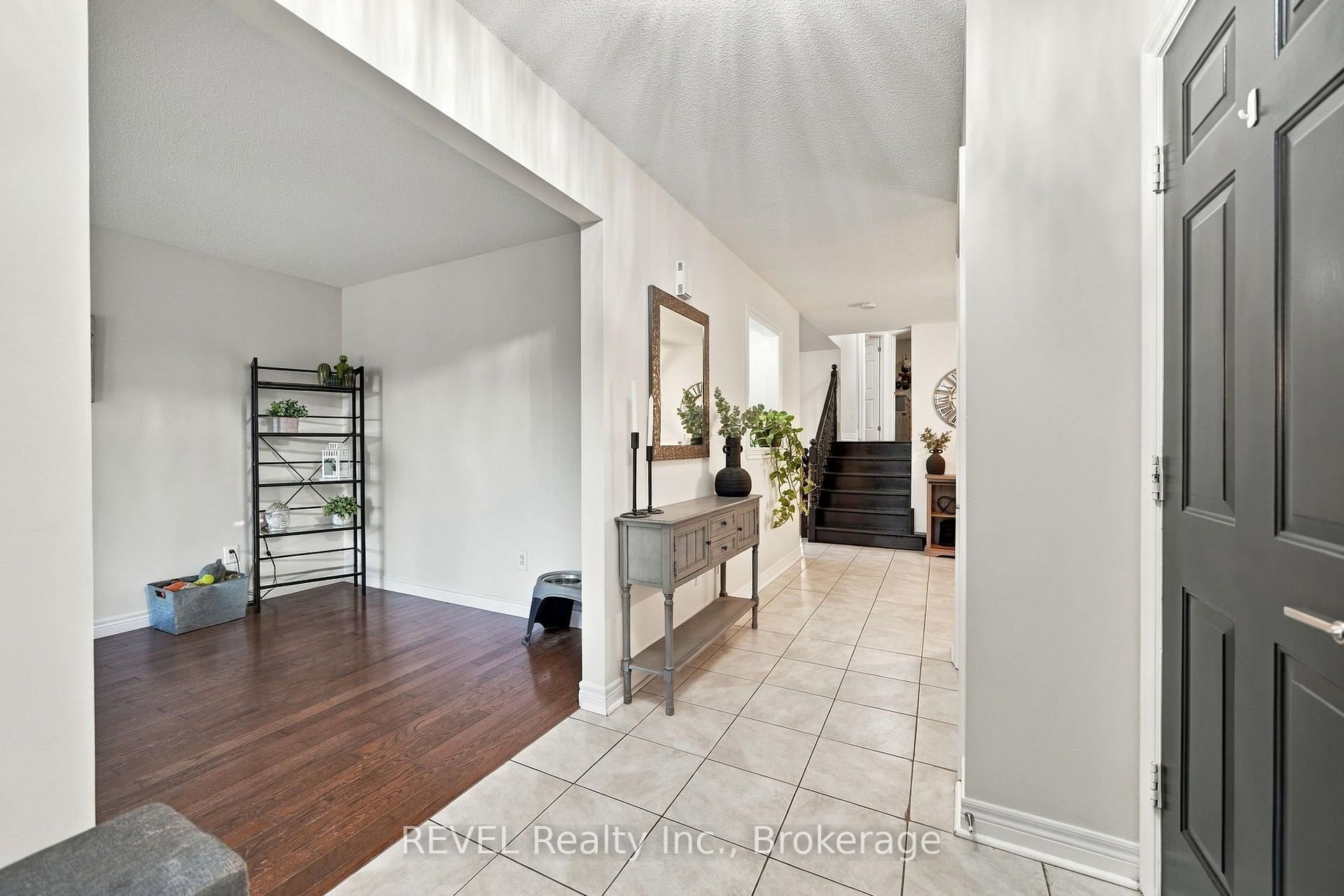 Photo 8 of 3370 Cardinal Drive, Niagara Falls, Mt. Carmel — HOMEH